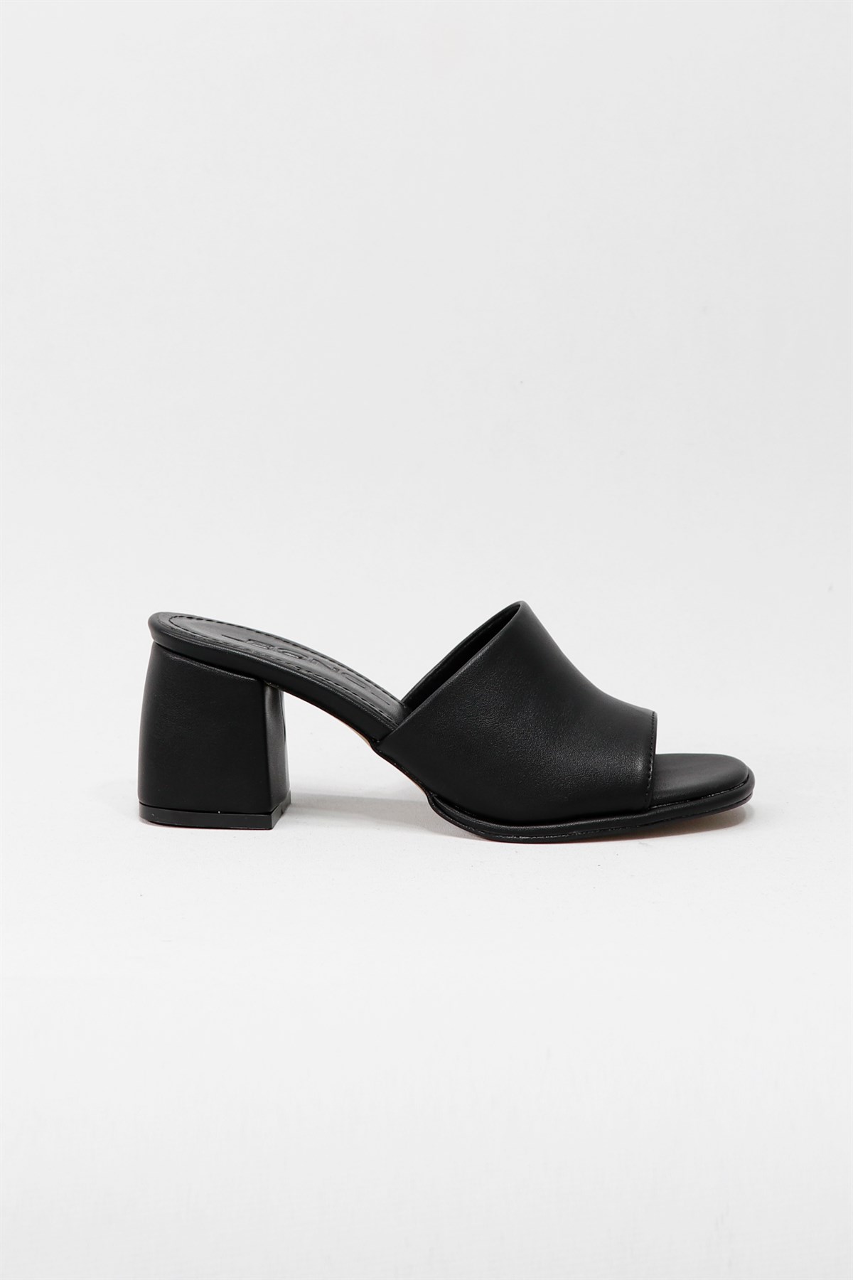 Siyah Kalın Topuklu Kadın Terlik 466