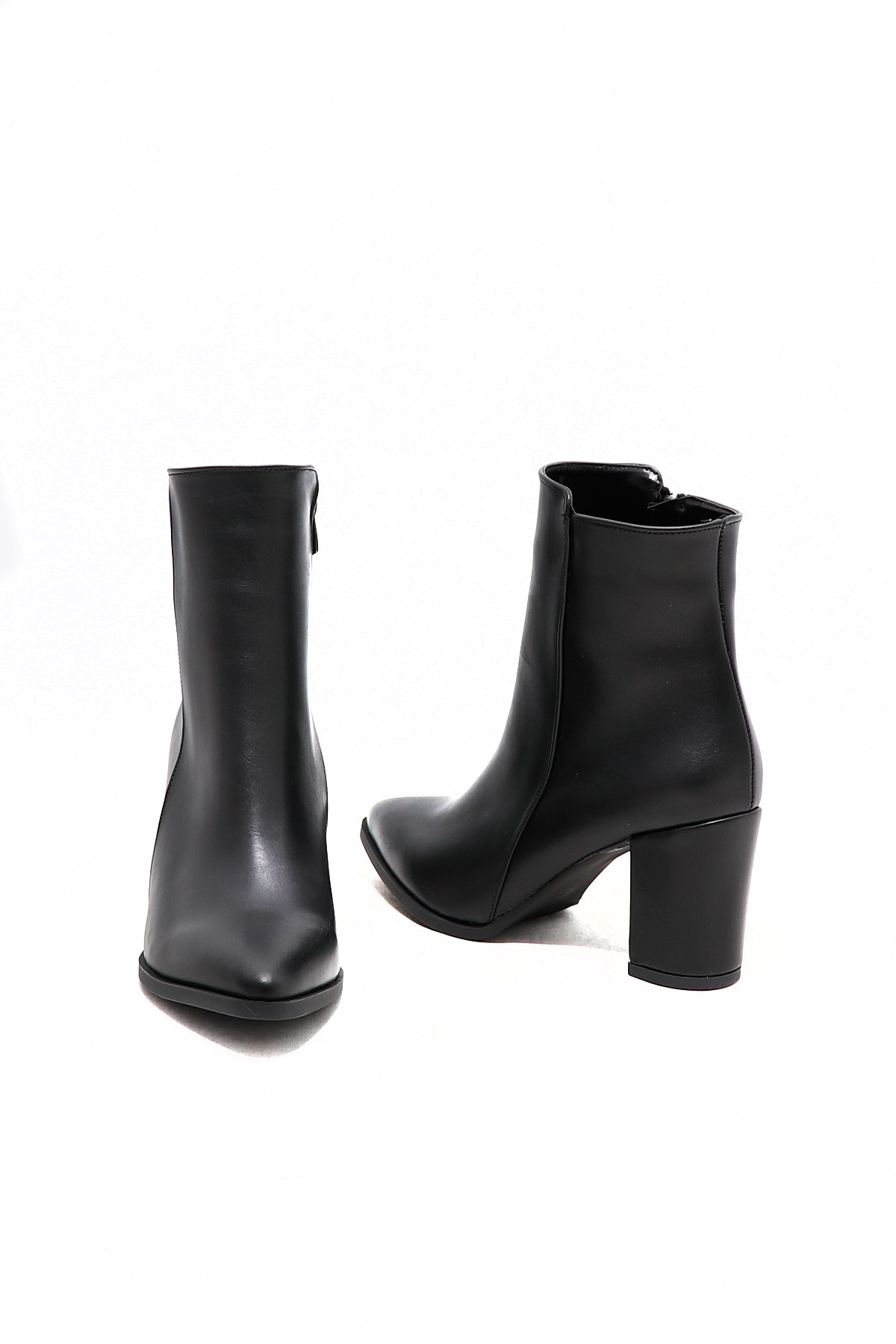 Siyah Kalın Topuklu Sivri Kadın Bot 304