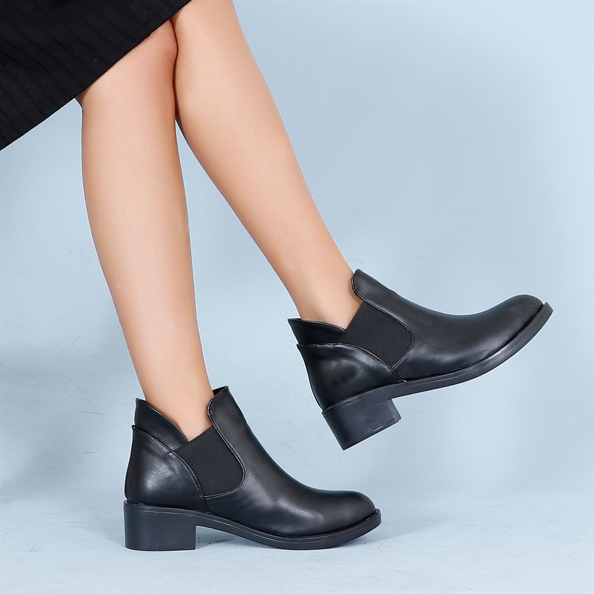 Siyah Lastikli Kalın Taban Kadın Bot K02