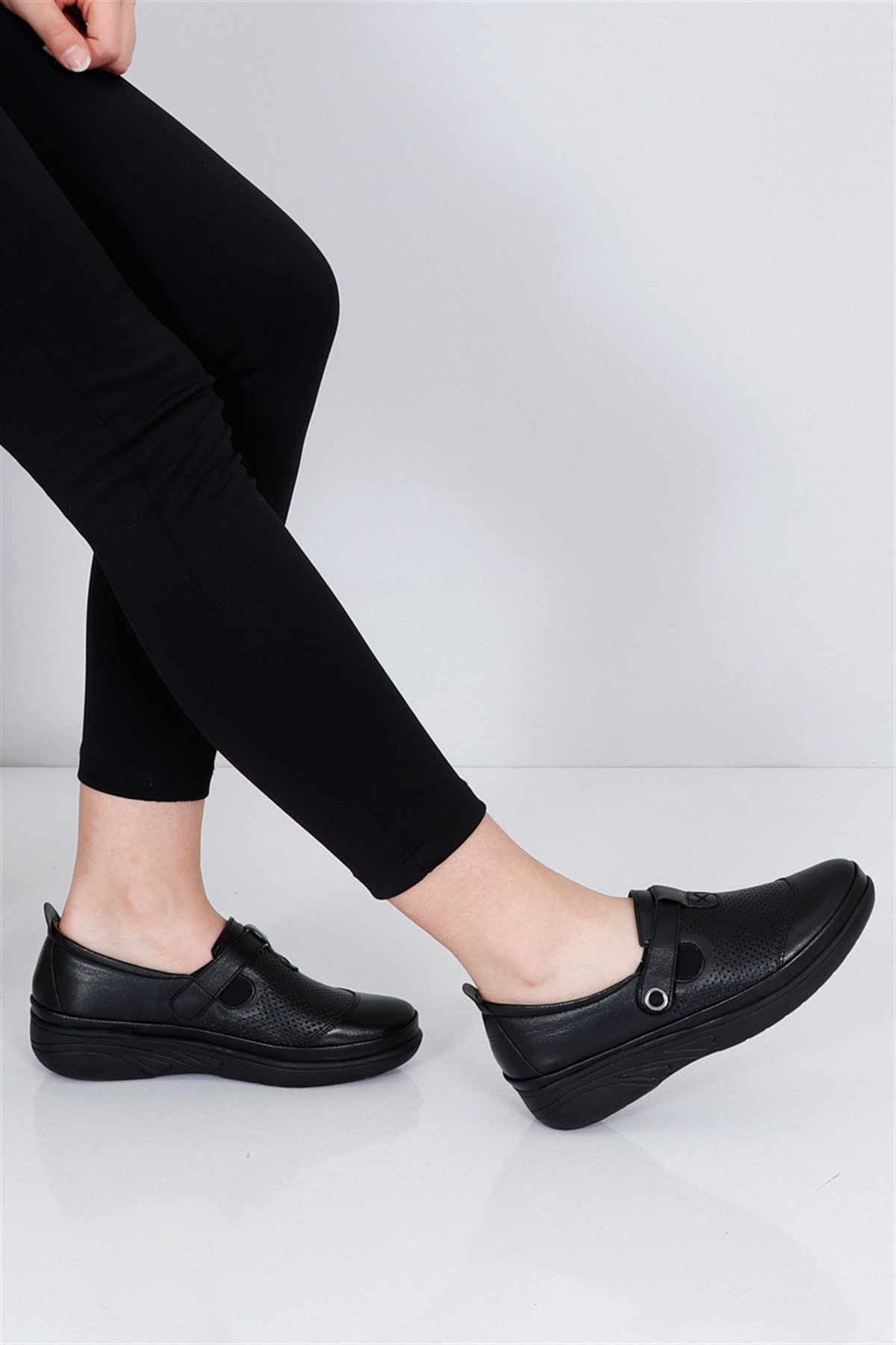 Siyah Ortopedik Dolgu Topuk Kadın Ayakkabı 2023 Fiyatı ve Modelleri