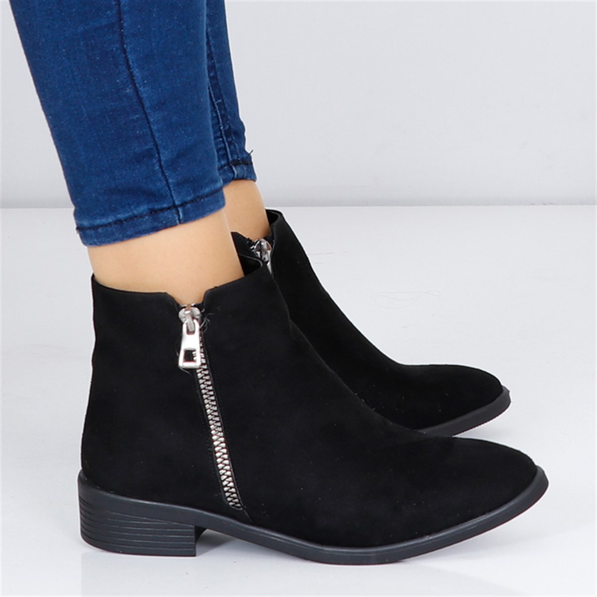 Siyah Süet Düz Kalın Taban Kadın Bot 160