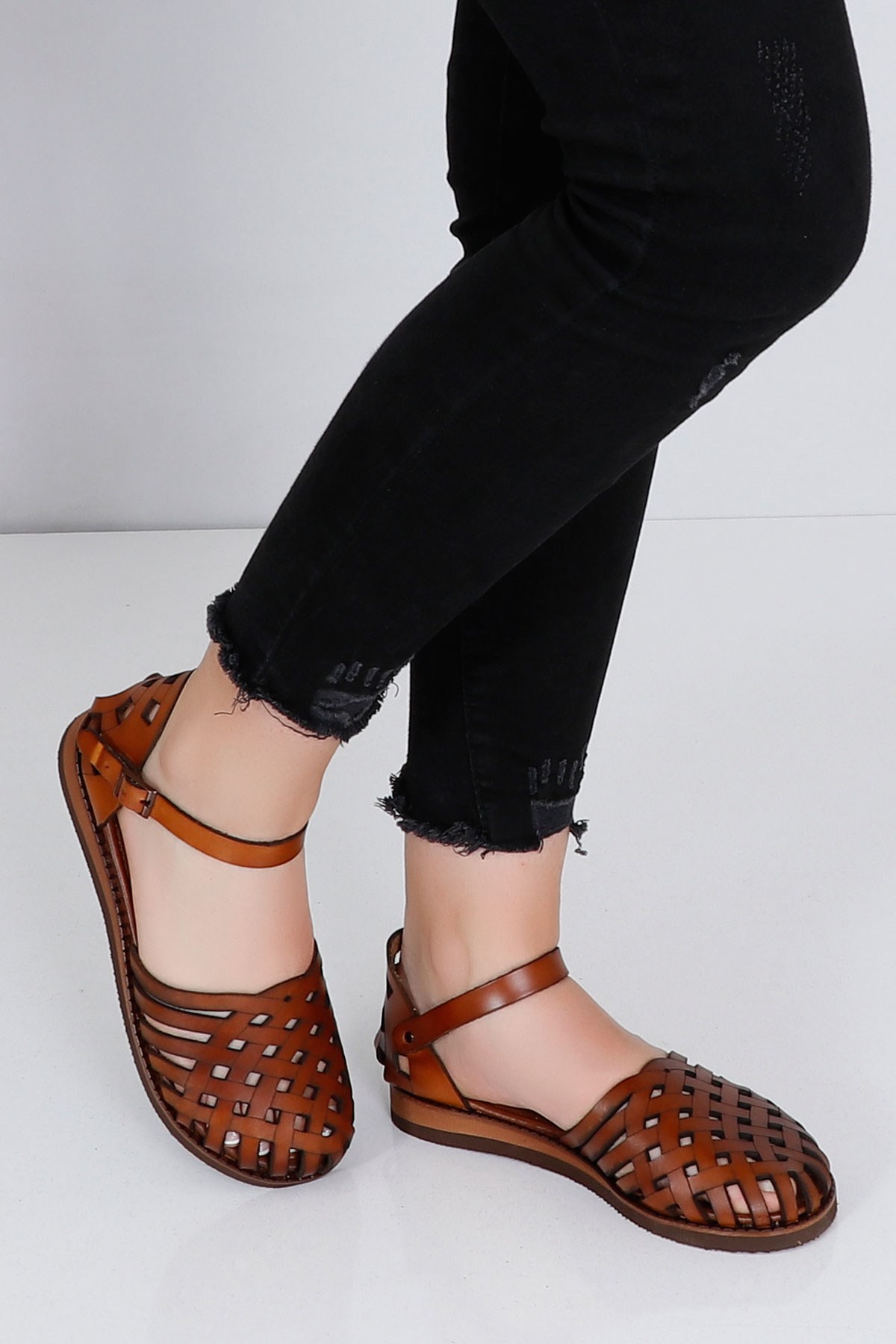 Taba Hakiki Deri Düz Önü Kapalı Kadın Sandalet 035 Fiyatı ve Modelleri