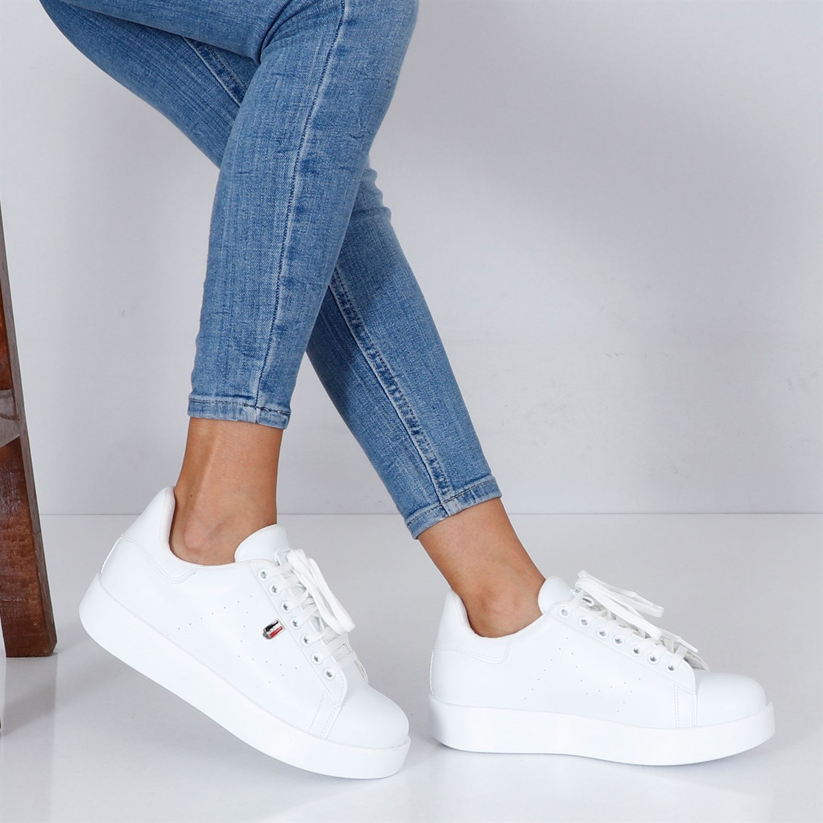 Beyaz Yüksek Taban Kadın Spor Ayakkabı 302 Fiyatı ve Modelleri