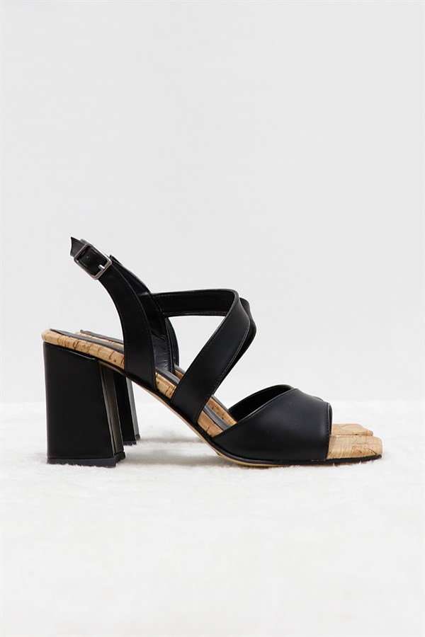Siyah Kalın Topuklu Kadın Sandalet AL661