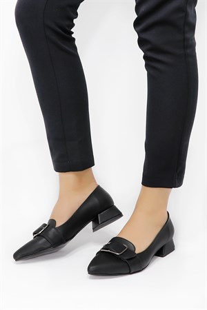 Siyah Alçak Topuklu Kadın Ayakkabı 01