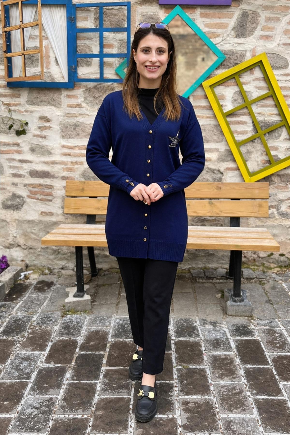 Kuş Nakışlı Pul Detaylı Triko Hırka - LACİVERT