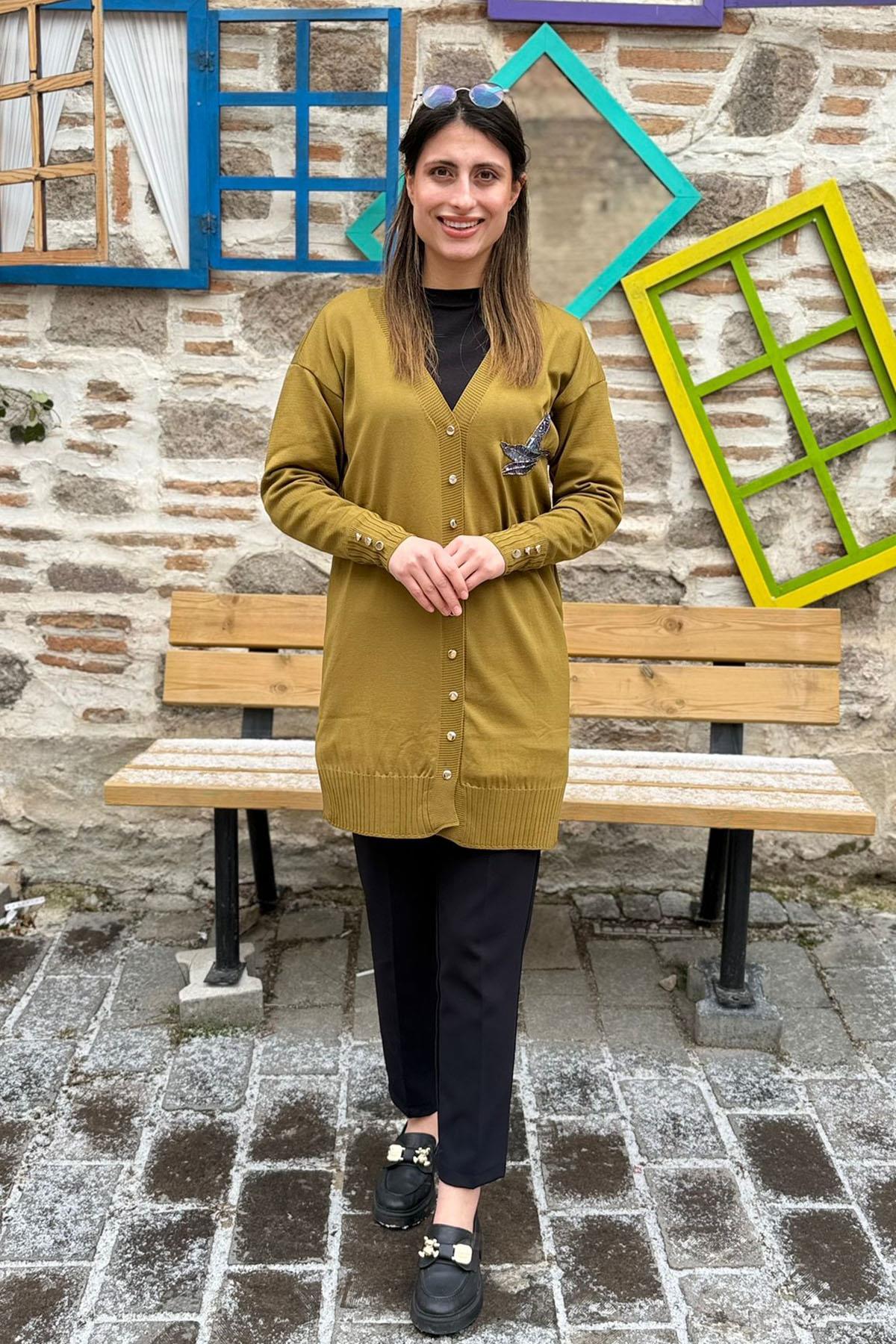 Kuş Nakışlı Pul Detaylı Triko Hırka - YAĞ YEŞİLİ