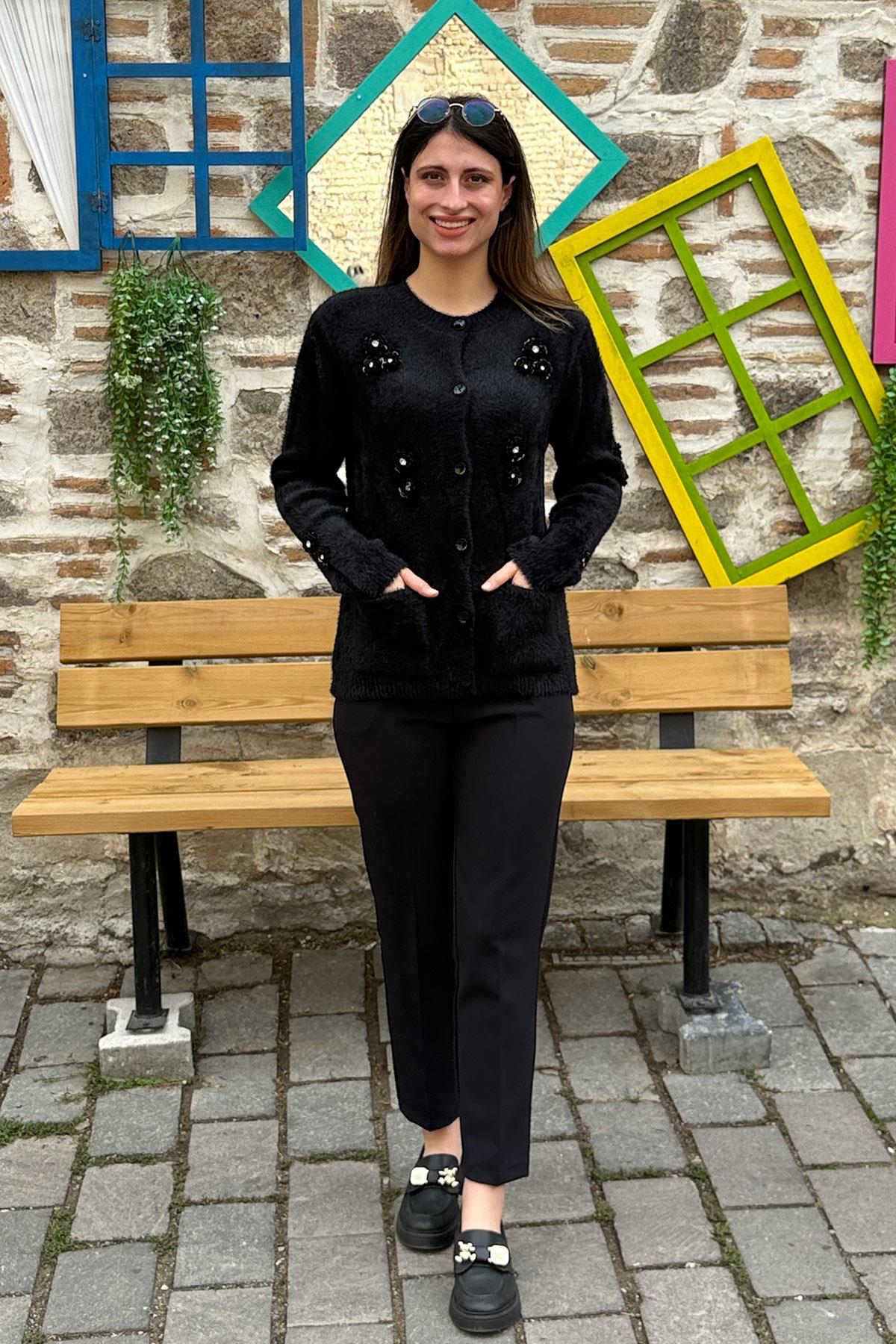 Pul Boncuk İşlemeli Düğmeli Yumoş Hırka - SİYAH