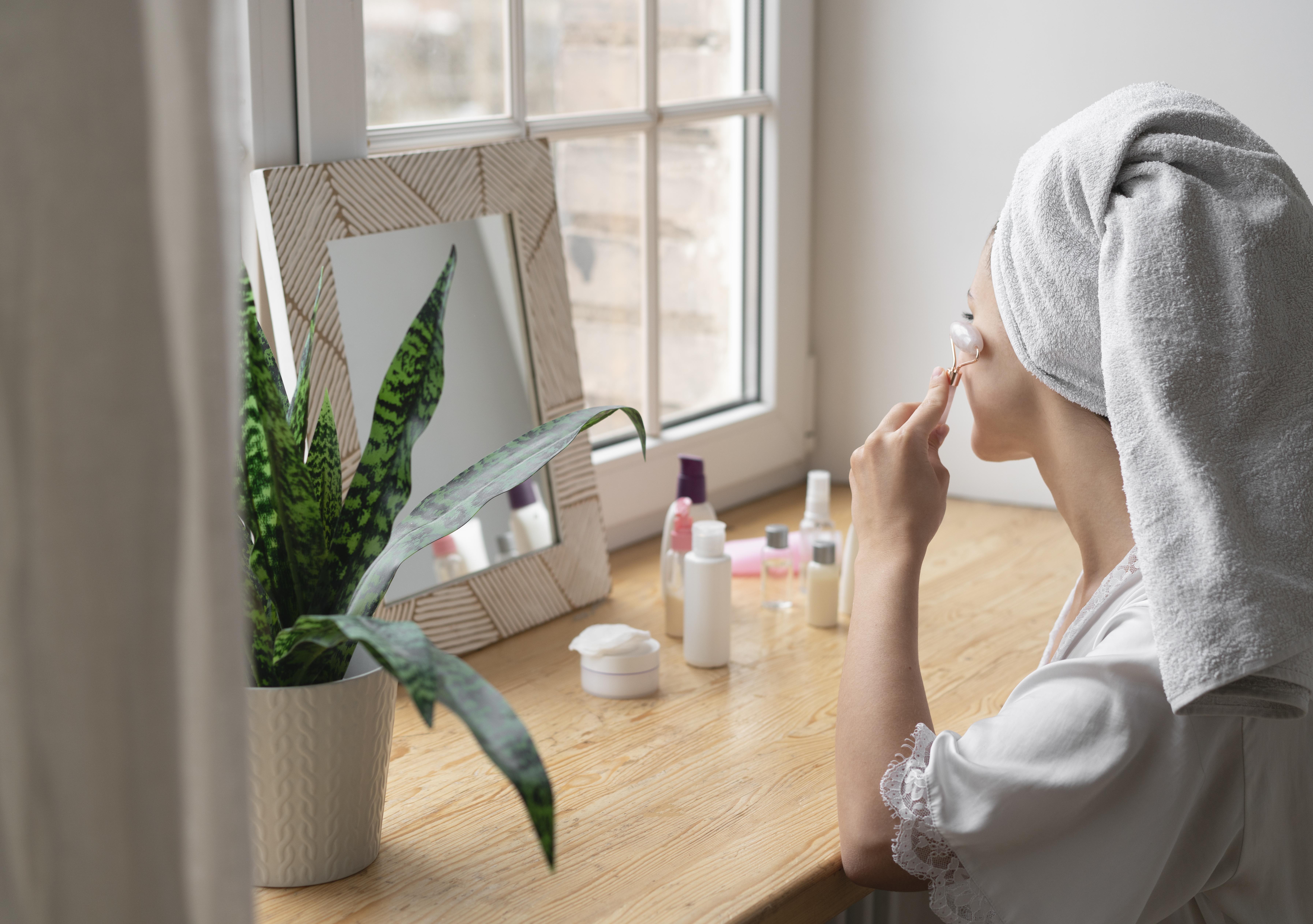 İlkbahar Cilt Bakımı Rehberi: Mevsim Geçişlerinde Hangi Ürünler Kullanılmalı?