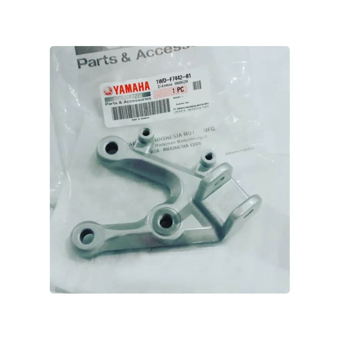 YAMAHA YZF-R25 SOL SÜRÜCÜ BASAMAK BRAKETİ