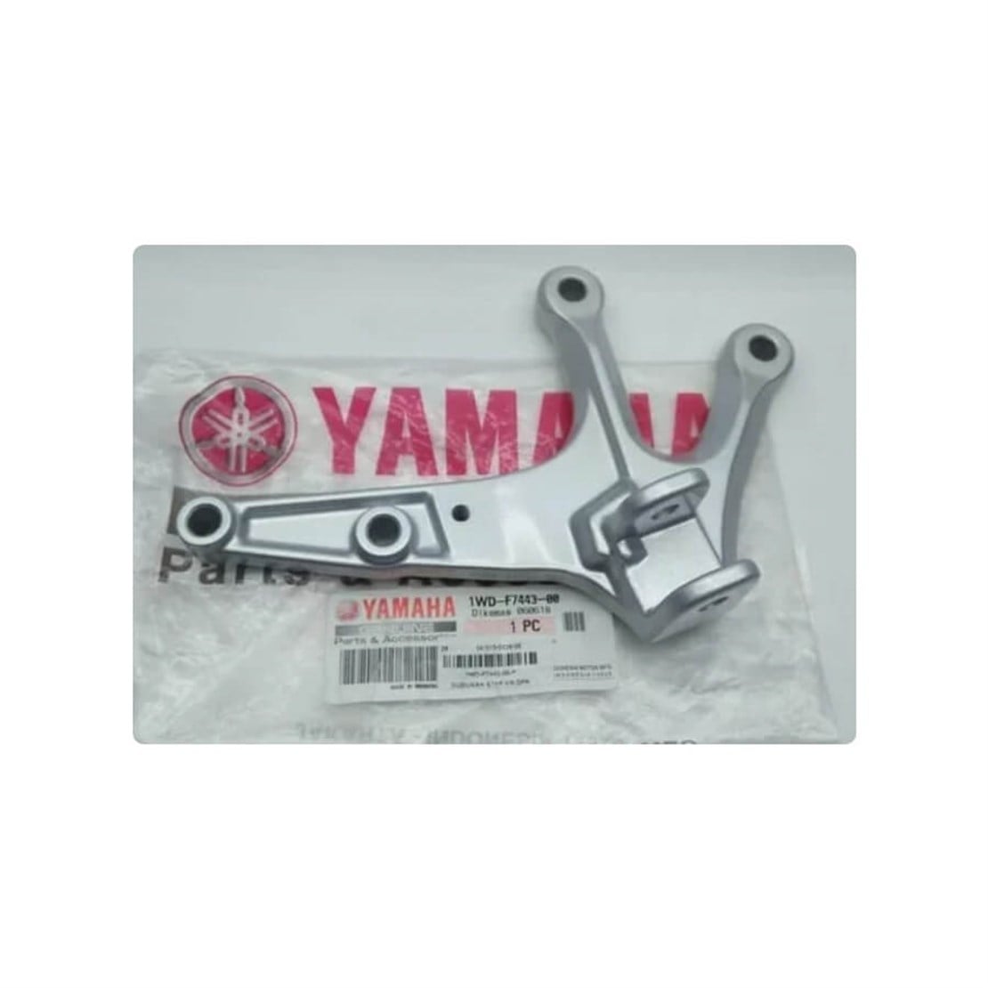 YAMAHA YZF R25 / MT25 SAĞ SÜRÜCÜ BASAMAK BRAKETİ 2015-2021