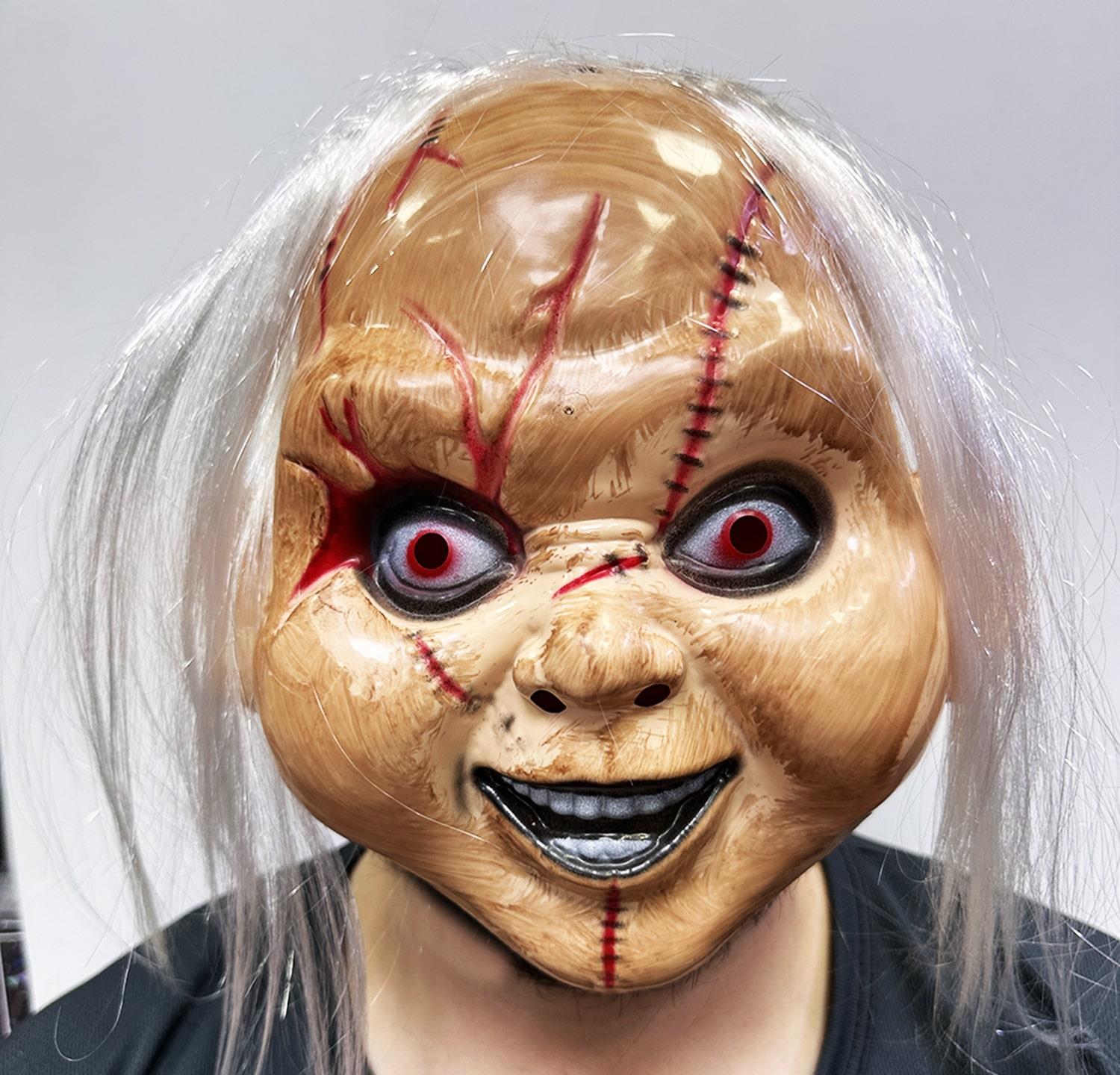 Beyaz Saçlı Çaki Maskesi – Chucky Maskesi (Yetişkin & Çocuk Uyumlu) Maskeler KostümPartim® Beyaz Saçlı Çaki Maskesi – Chucky Maskesi Yetişkin & Çocuk Uyumlu | Korku Filmi Maskesi – Halloween ve Parti Aksesuarı