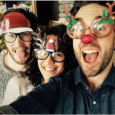 Yılbaşı Gözlüğü Kahverengi Geyik Boynuzlu Noel Şapkalı Gözlük