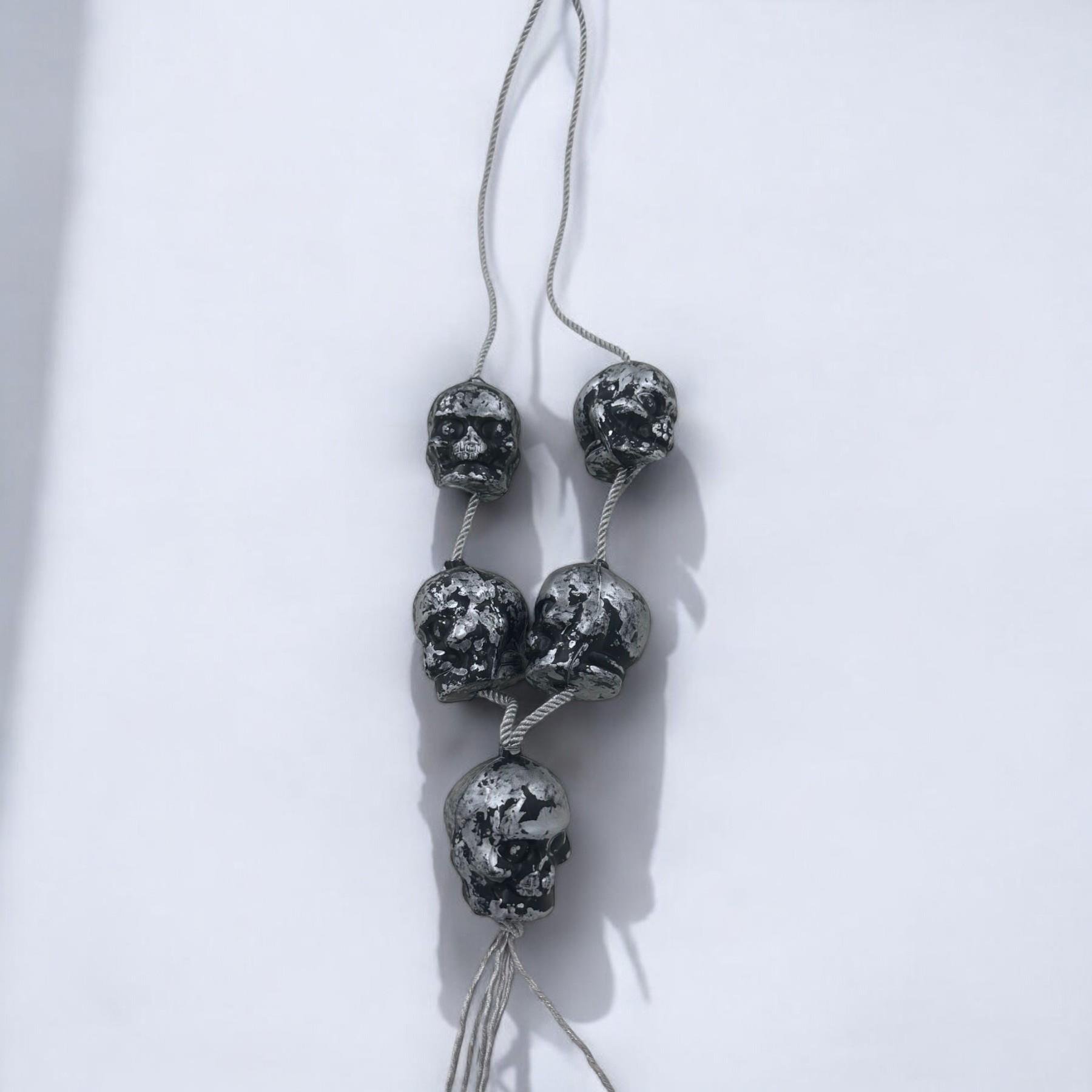 Kurukafa Kolye Gümüş Renk Aksesuar Setleri KostümPartim® Kurukafa Kolye Gümüş Renk - Şık ve Dikkat Çekici Aksesuar!