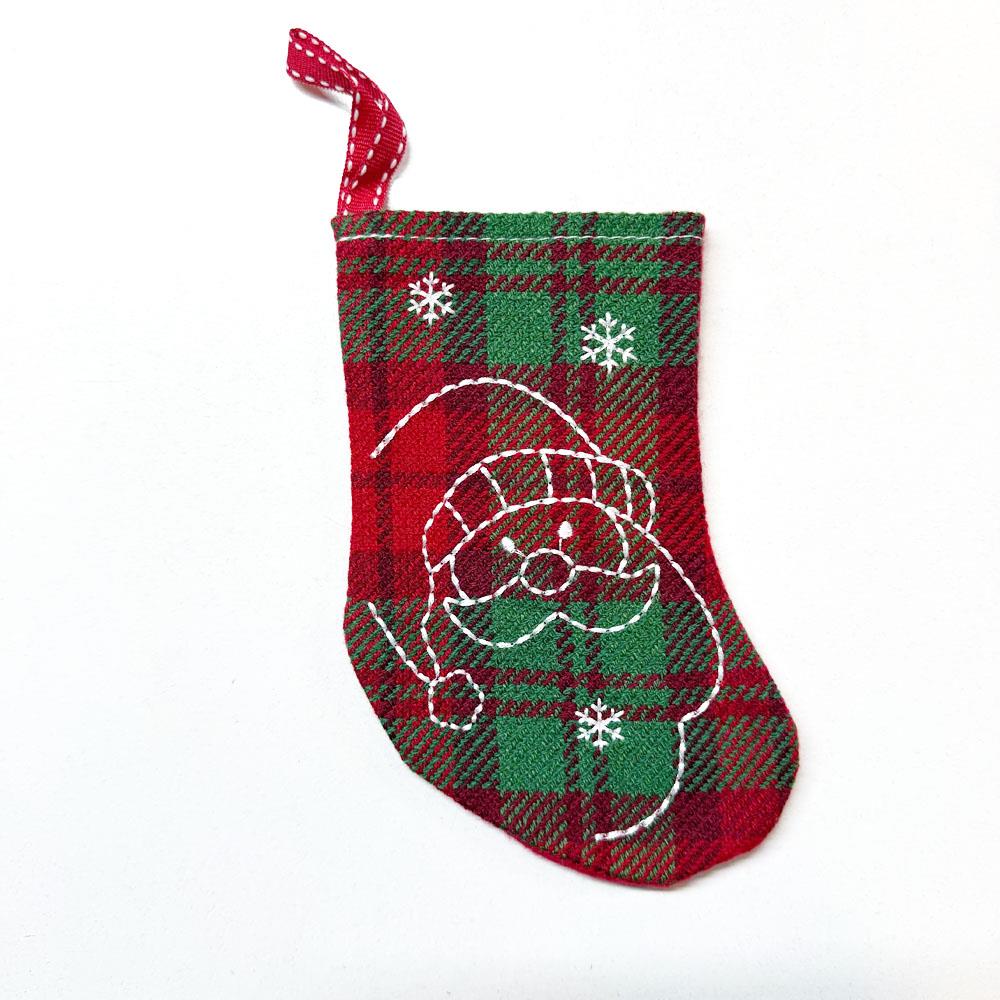 Noel Baba Nakışlı Çorap Asma Süs 15x10cm Yılbaşı Parti Malzemeleri KostümPartim® Noel Baba Nakışlı Çorap Asma Süs 15x10cm - Yılbaşı Dekorasyonunuza Neşeli Bir Dokunuş