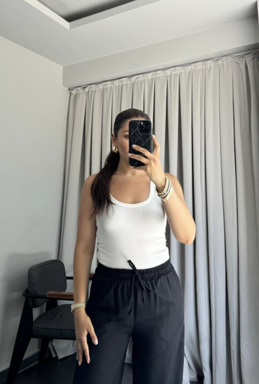 Ofis stiline uygun dolap parçaları - gömlek, blazer, kumaş pantolon ve topuklu ayakkabı önerileri