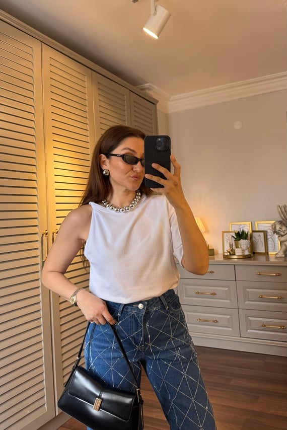 Minimalist Şıklığın Anahtarı: Gardırobunuzda Olması Gereken 7 Temel Parça