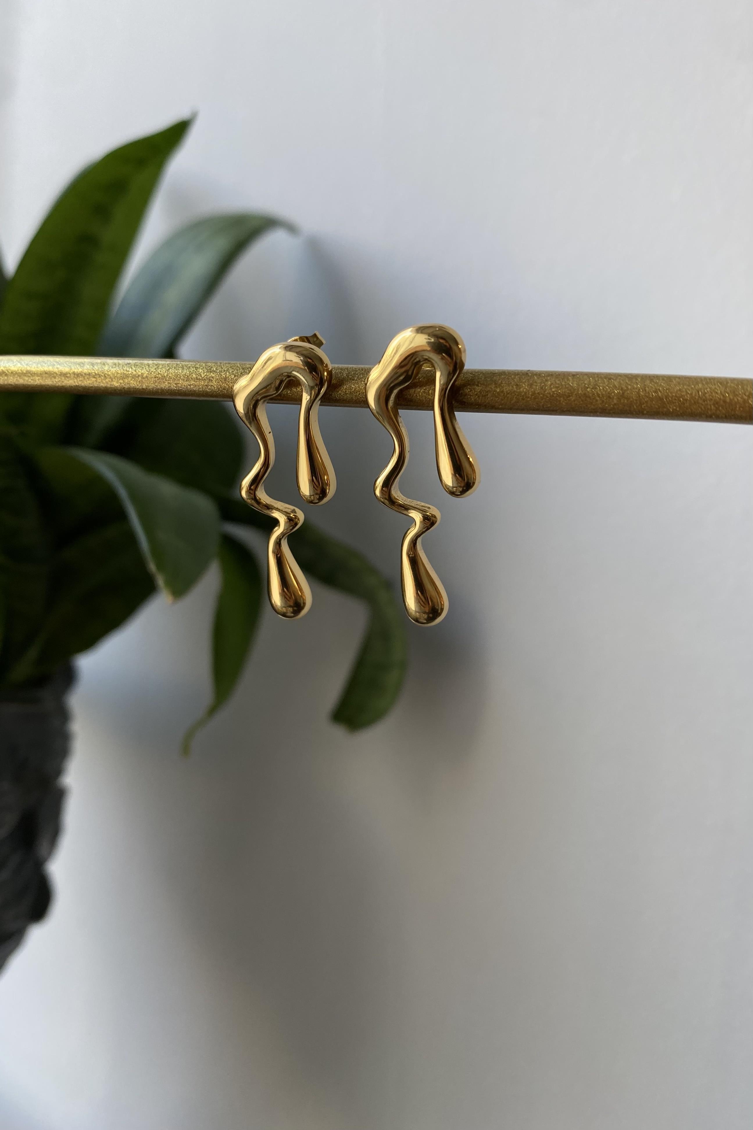 AKIŞKAN DAMLA KÜPE