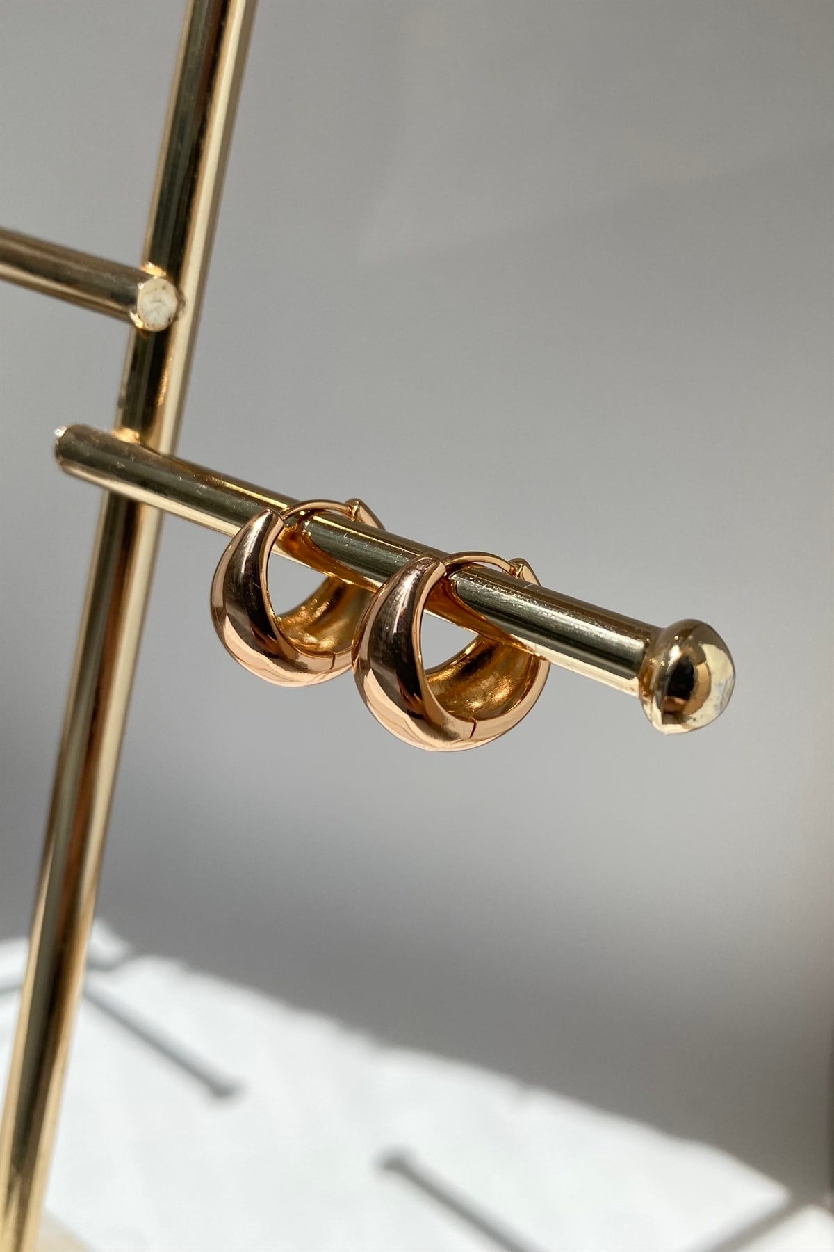 BOMBELİ HALKA KÜPE 1.5cm