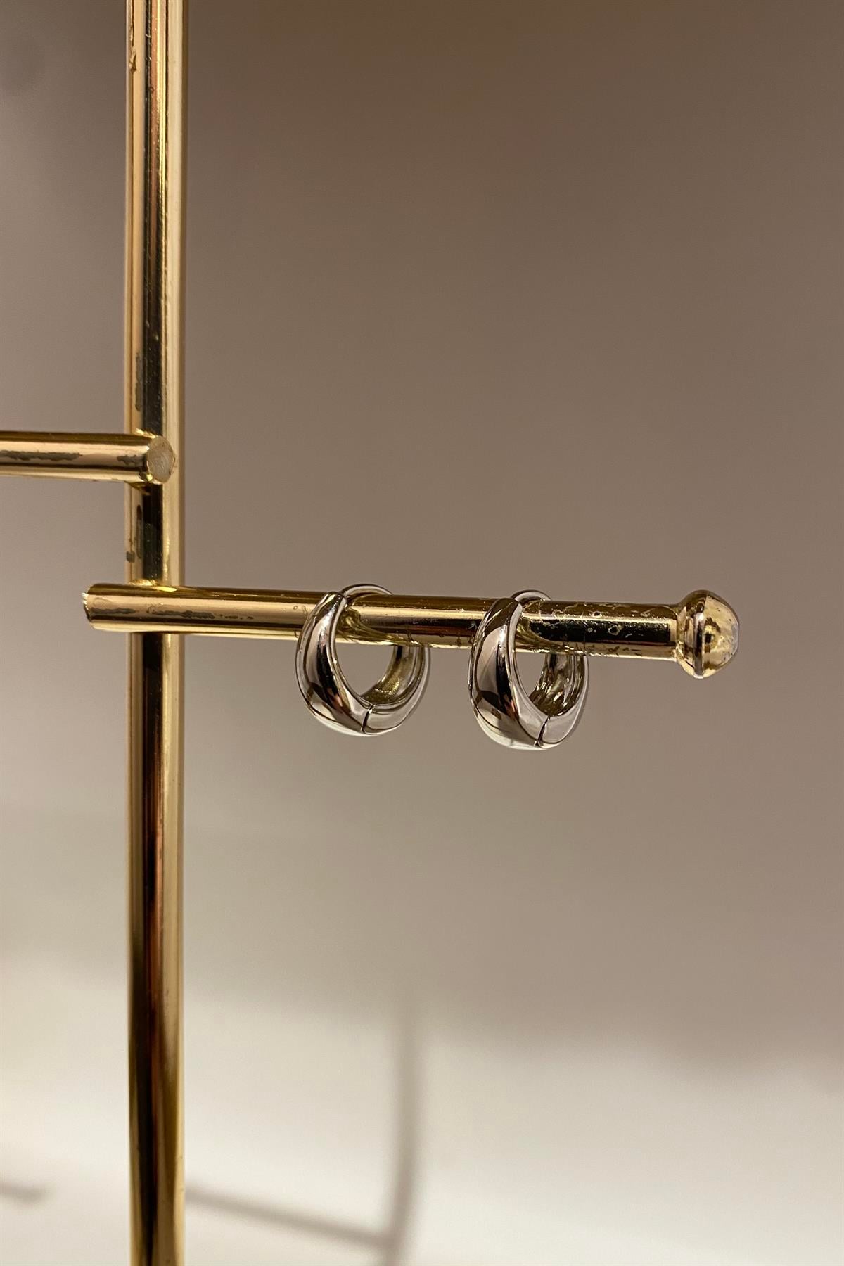 BOMBELİ HALKA KÜPE 1,5cm