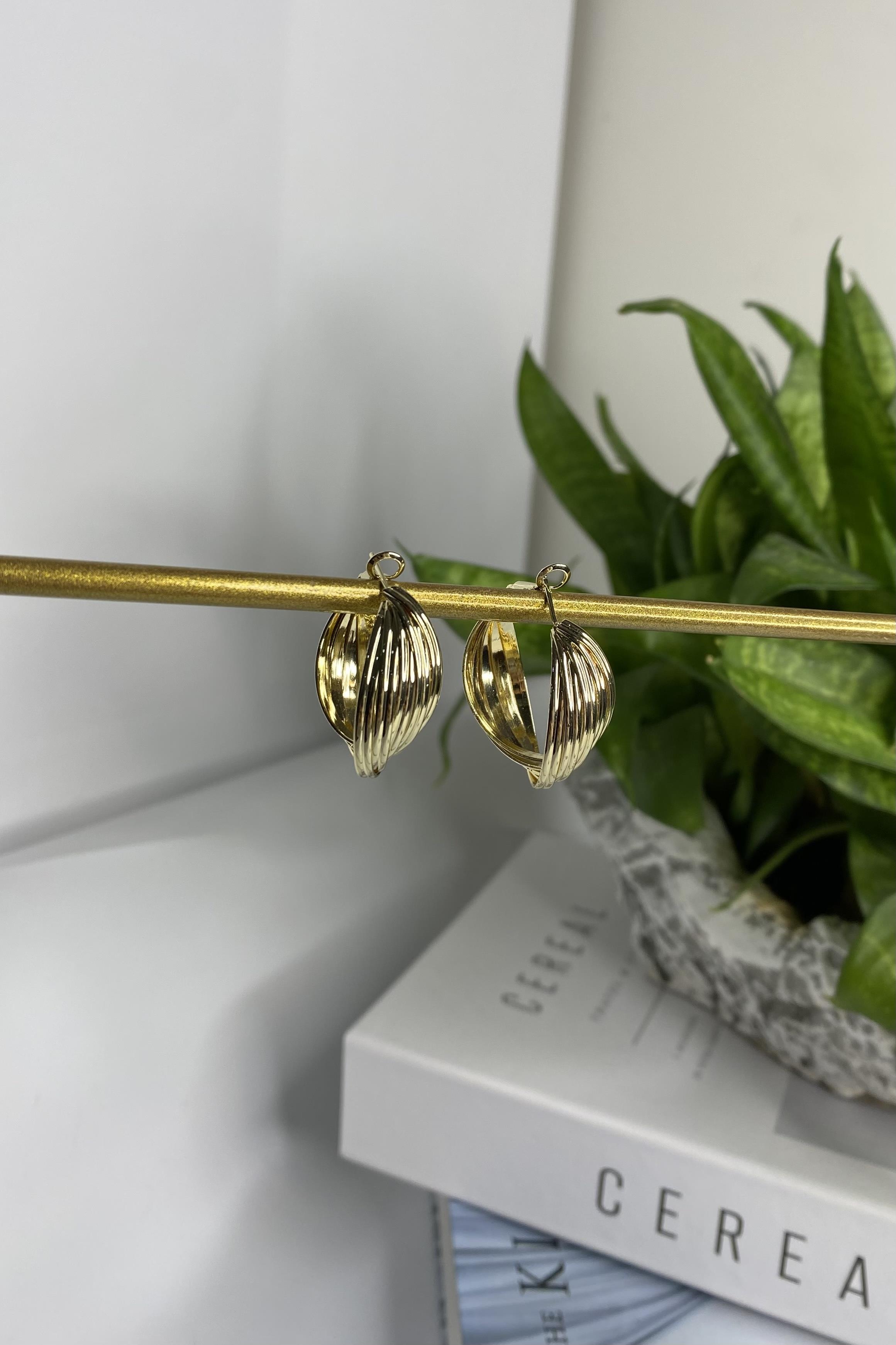 ÇİZGİLİ KIVRIMLI HALKA KÜPE 3cm