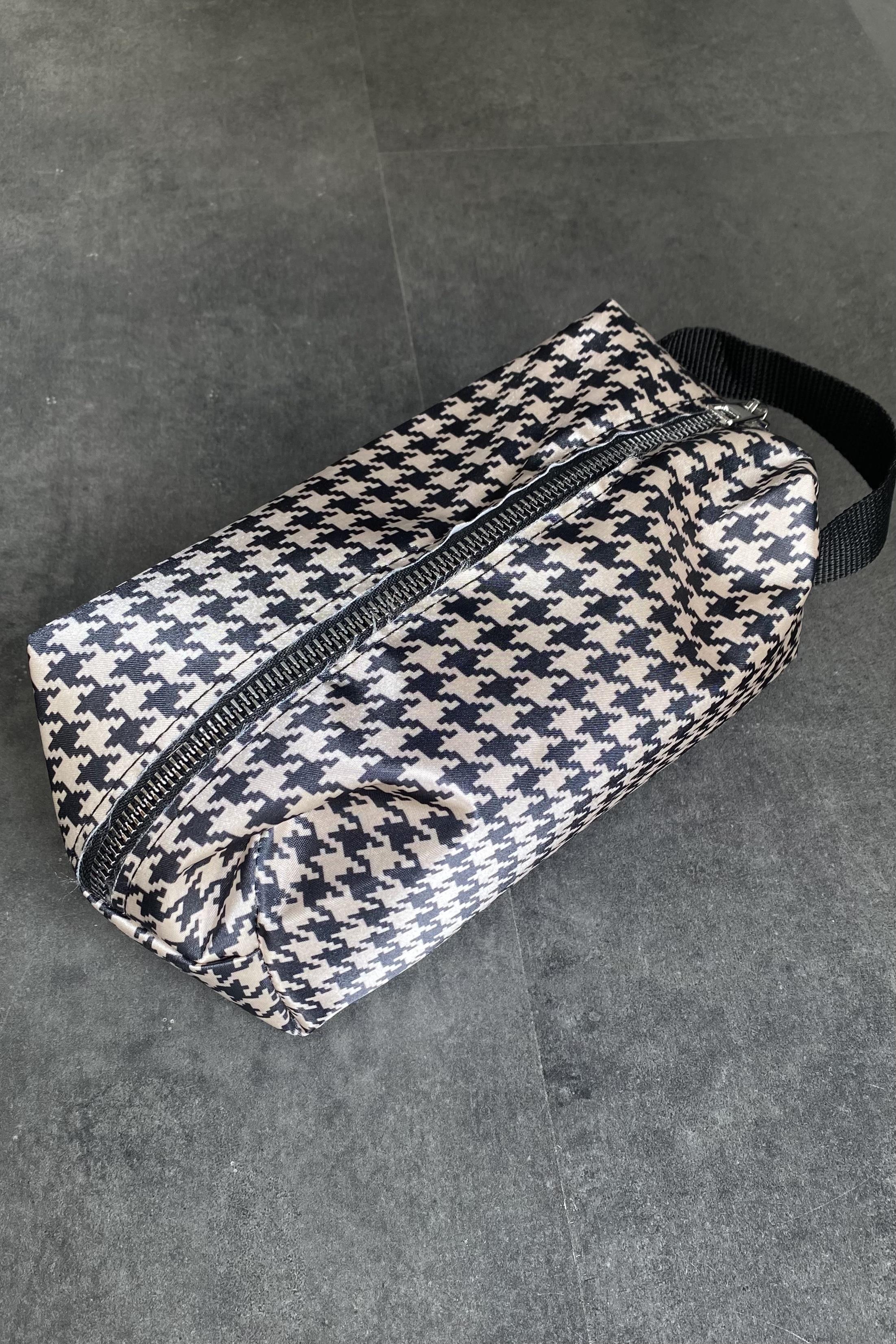 DESENLİ MAKYAJ ÇANTASI