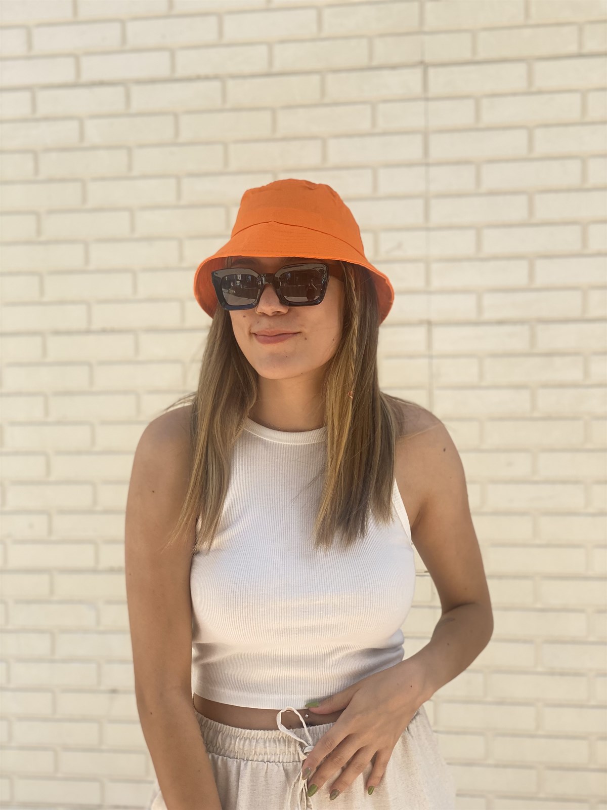 DÜZ RENK KOVA ŞAPKA