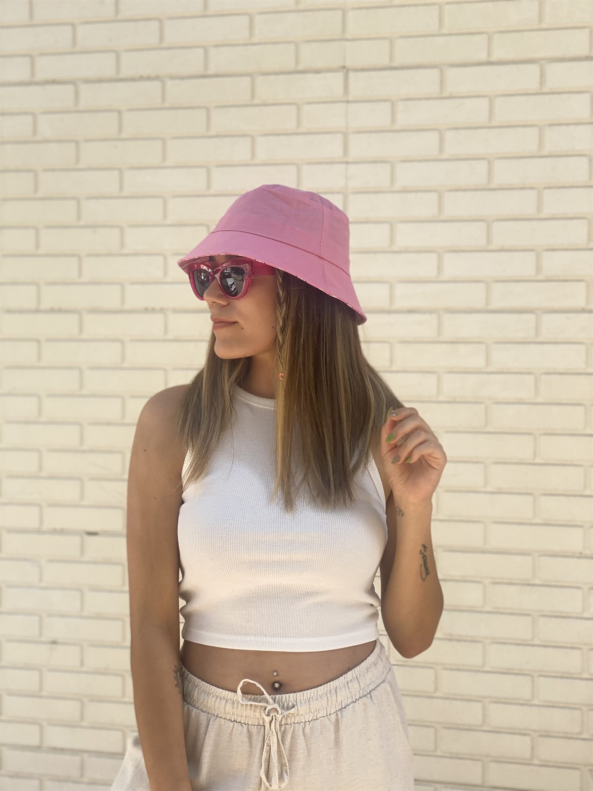 DÜZ RENK KOVA ŞAPKA