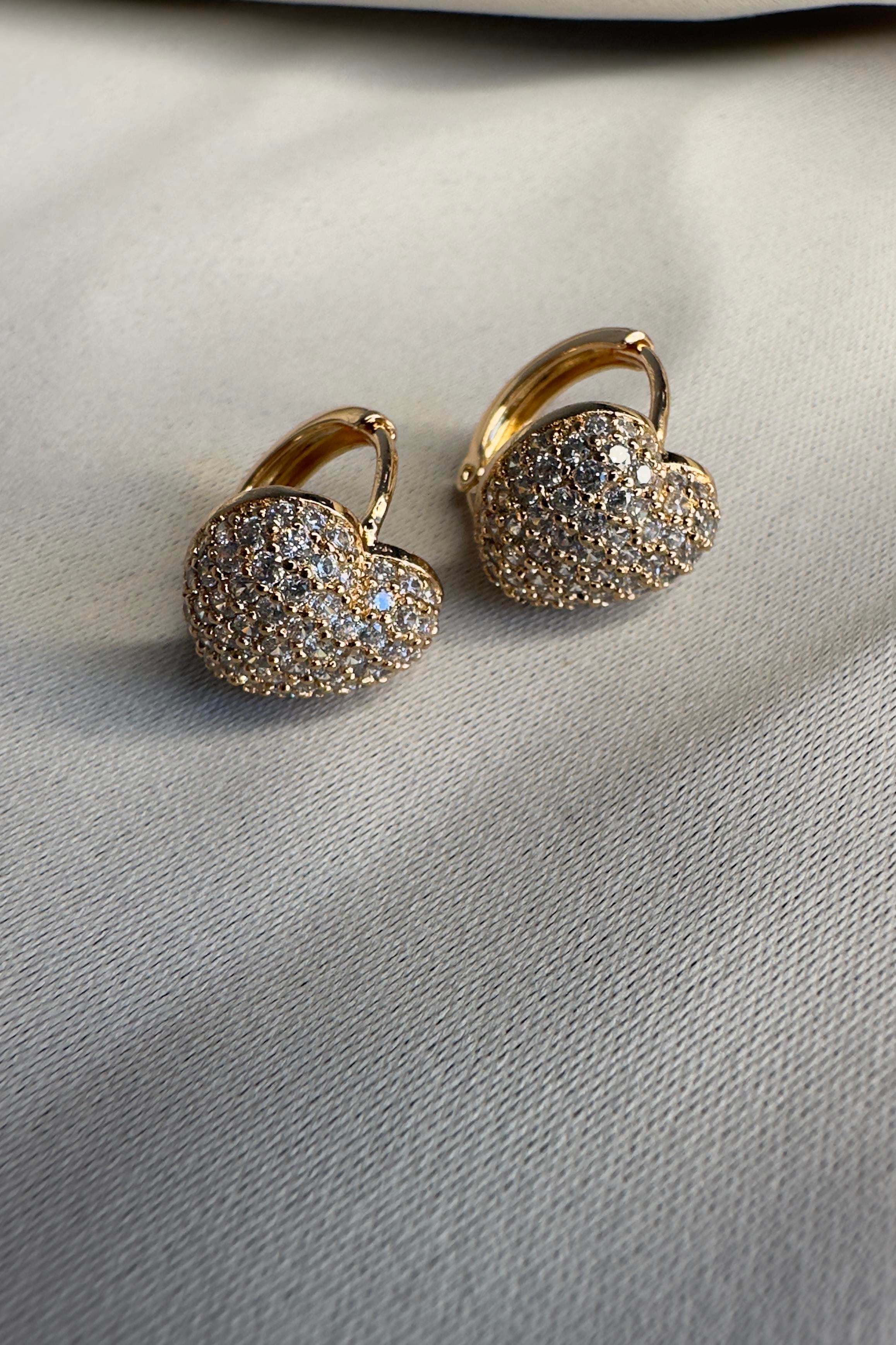 EZME TAŞ BOMBELİ KALP HALKA KÜPE