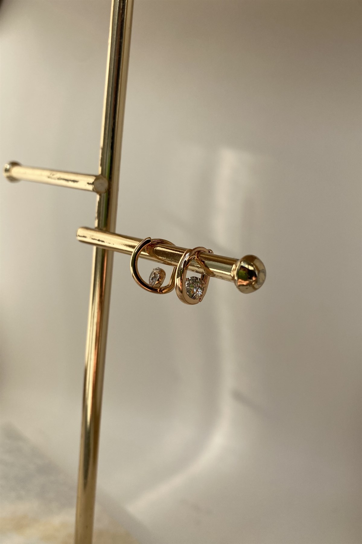 İÇİ TAŞLI D HALKA KÜPE 1cm