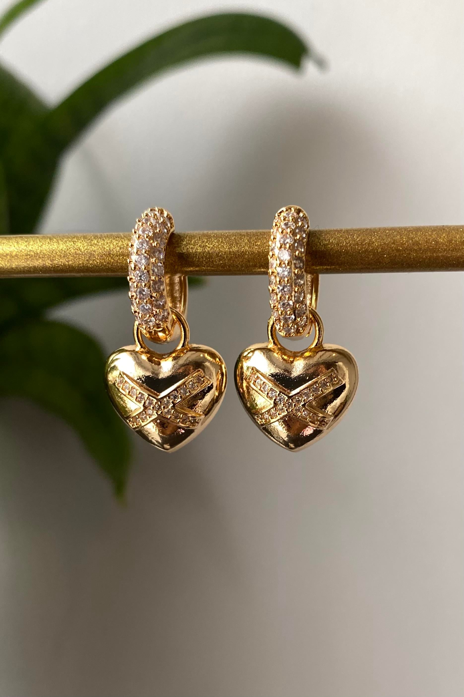 KALP SARKINTILI TAŞLI HALKA KÜPE