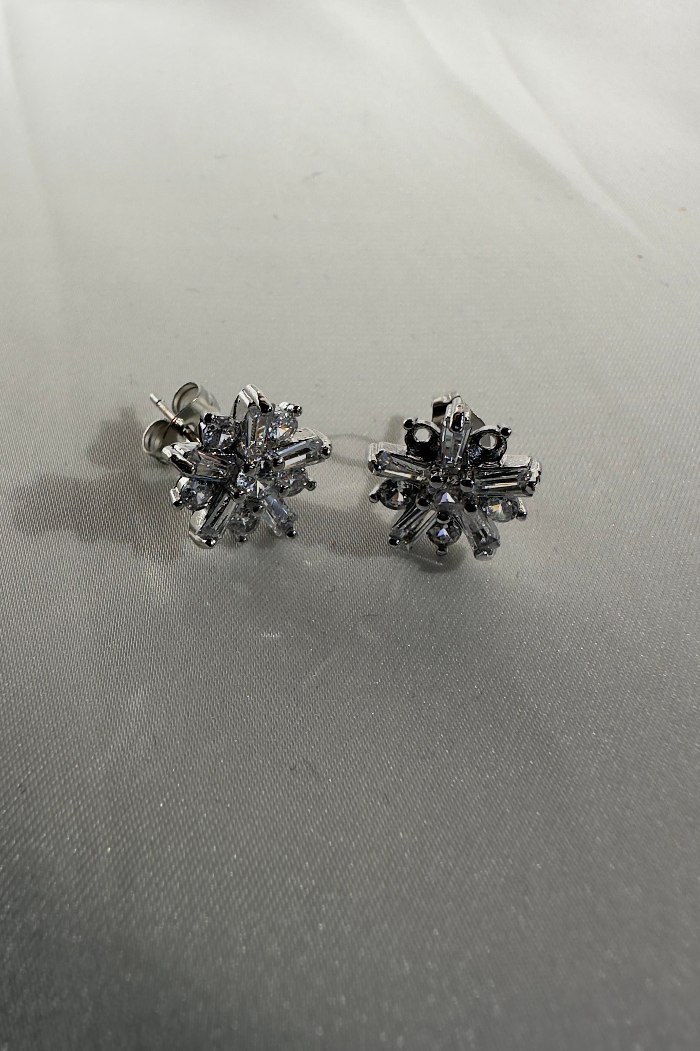 KAR TANESİ MODEL TAŞLI KÜPE