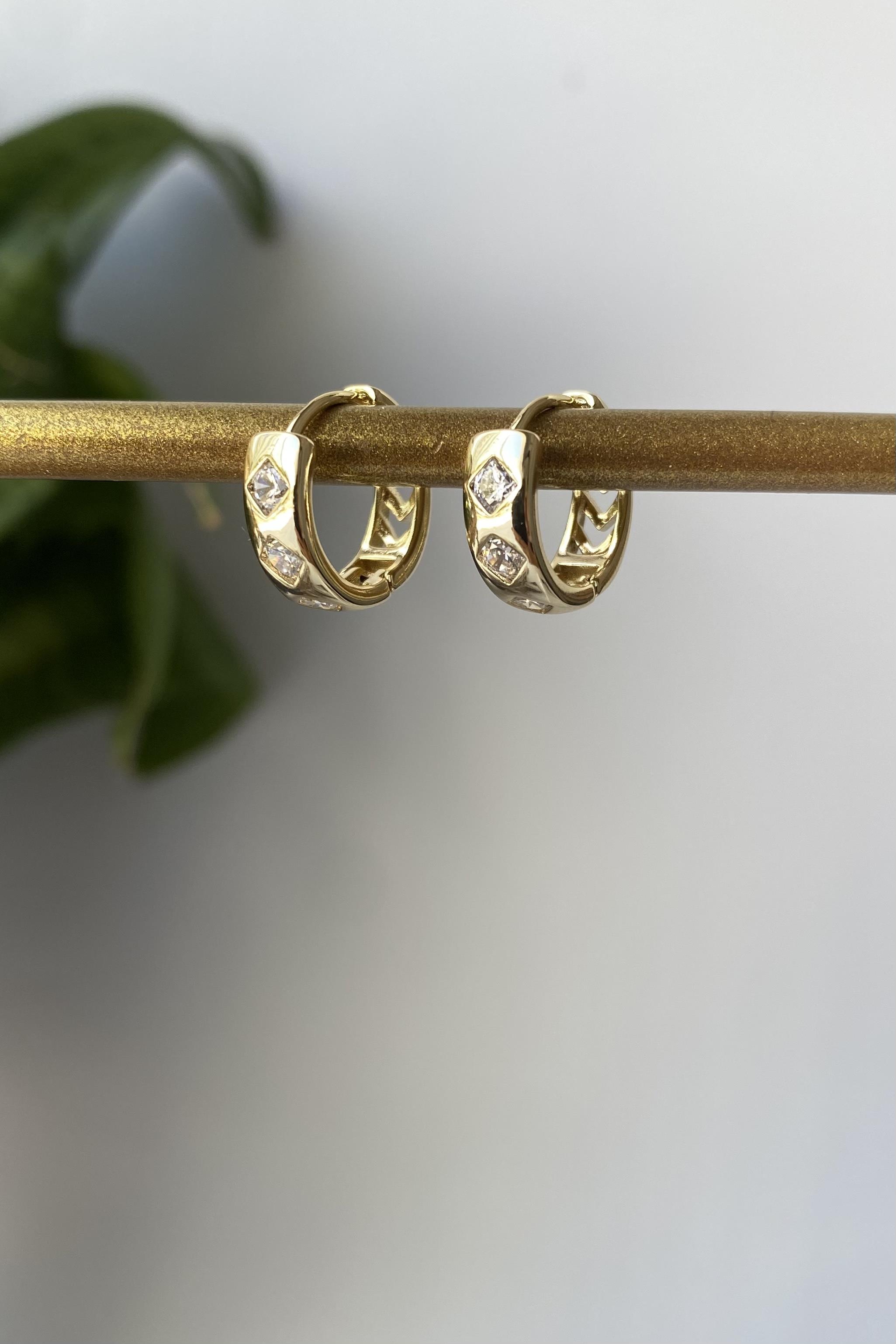 KARO TAŞLI HALKA KÜPE 1.5CM