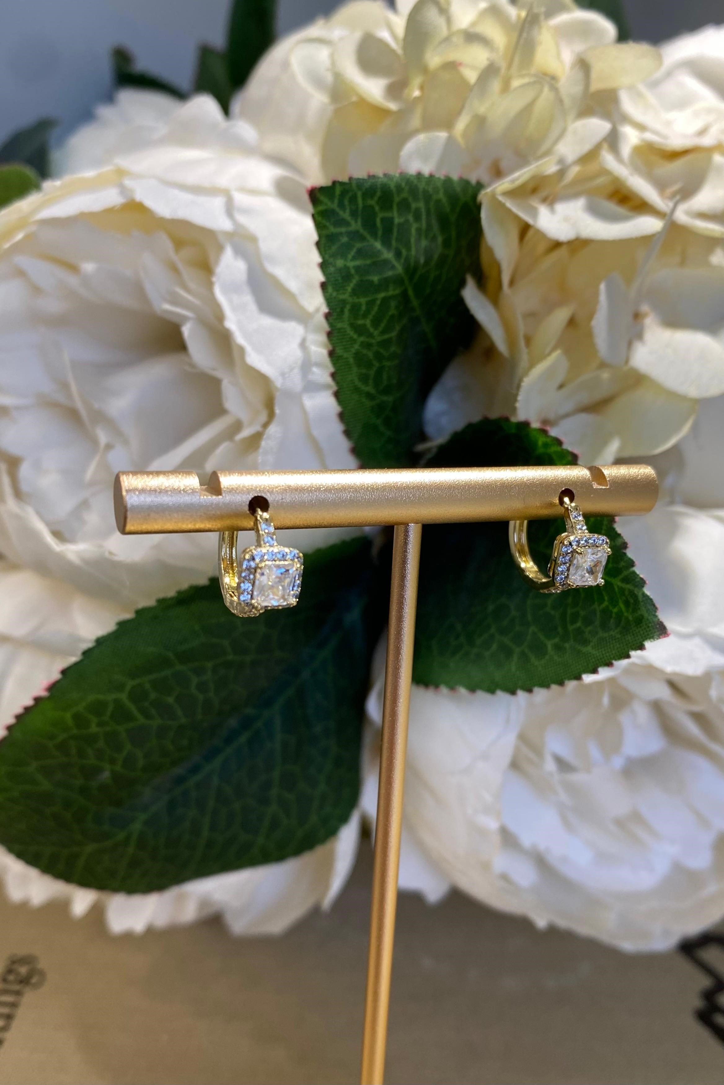 ORTASI BAGET TAŞLI MİNİMAL KÜPE 1CM