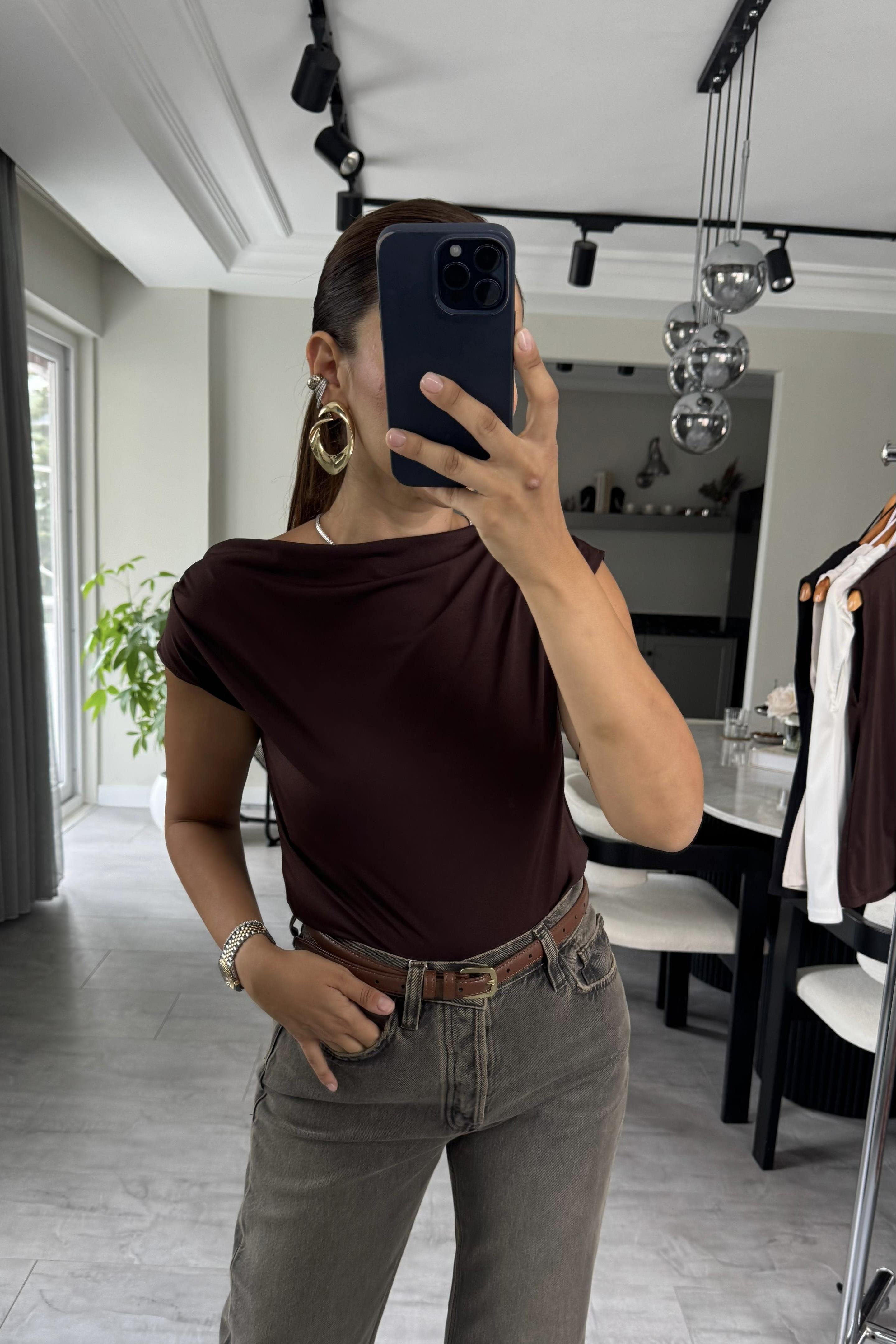 YARIM KOL DÖKÜMLÜ BLUZ/0637