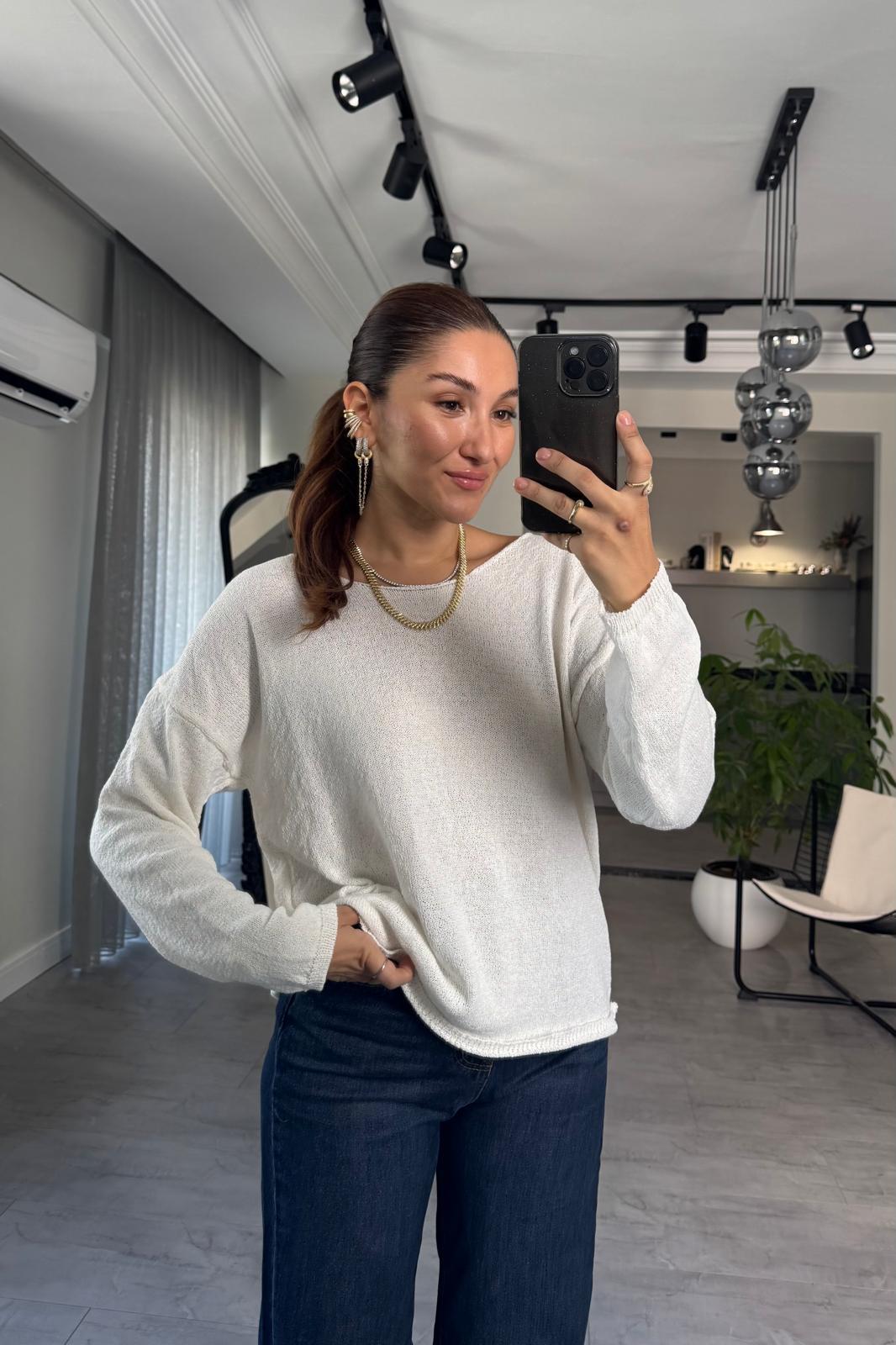 YUVARLAK YAKA TRİKO BLUZ