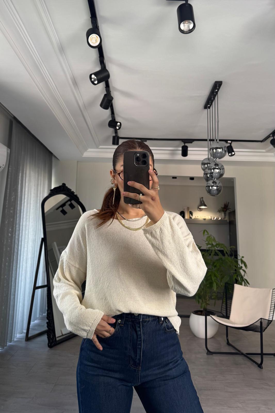 YUVARLAK YAKA TRİKO BLUZ