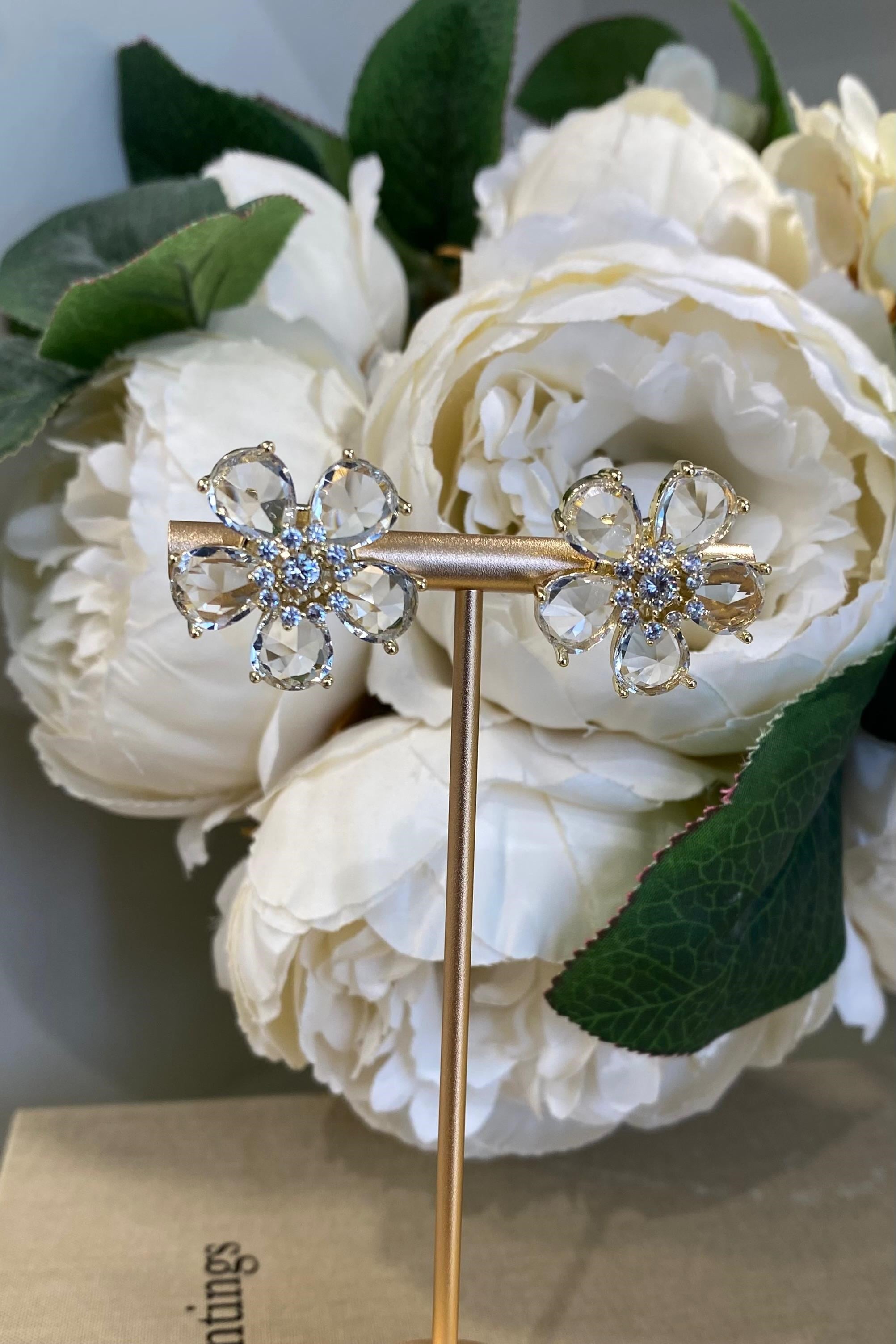 KESME TAŞLI PAPATYA KÜPE