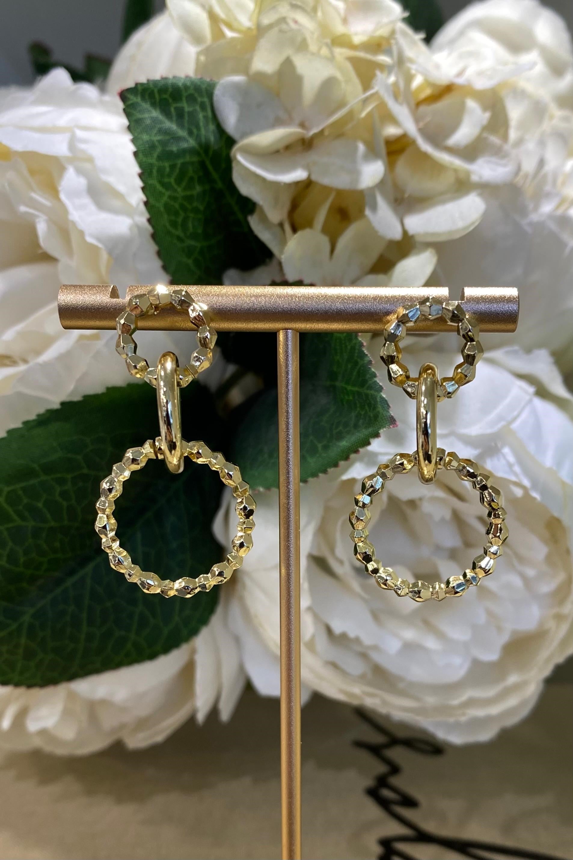 ÜÇLÜ GEÇMELİ HALKA KÜPE