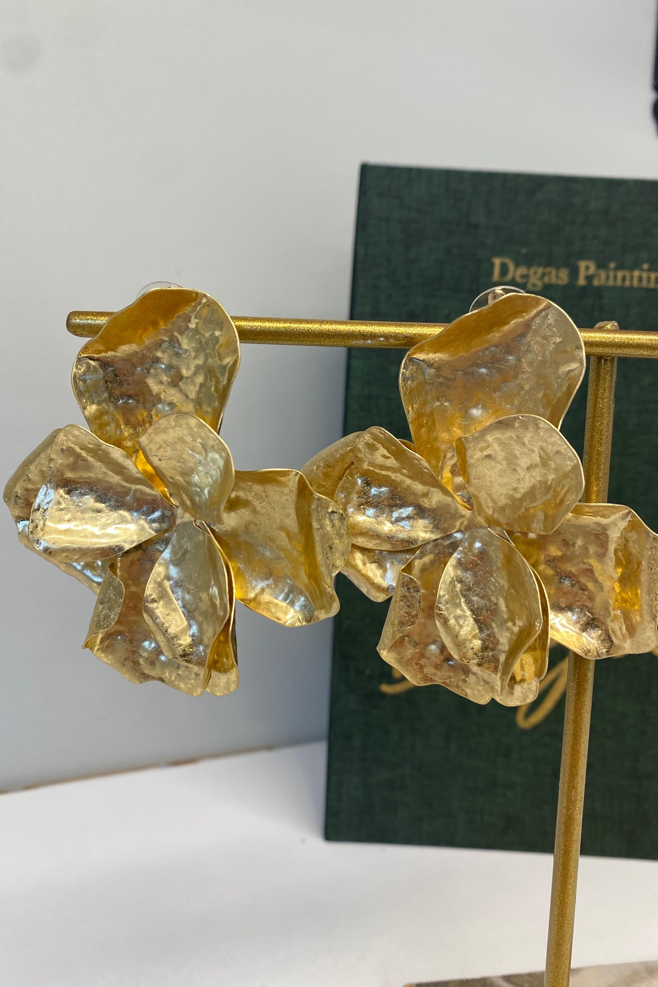 MAXİ DOKULU ÇİÇEK KÜPE