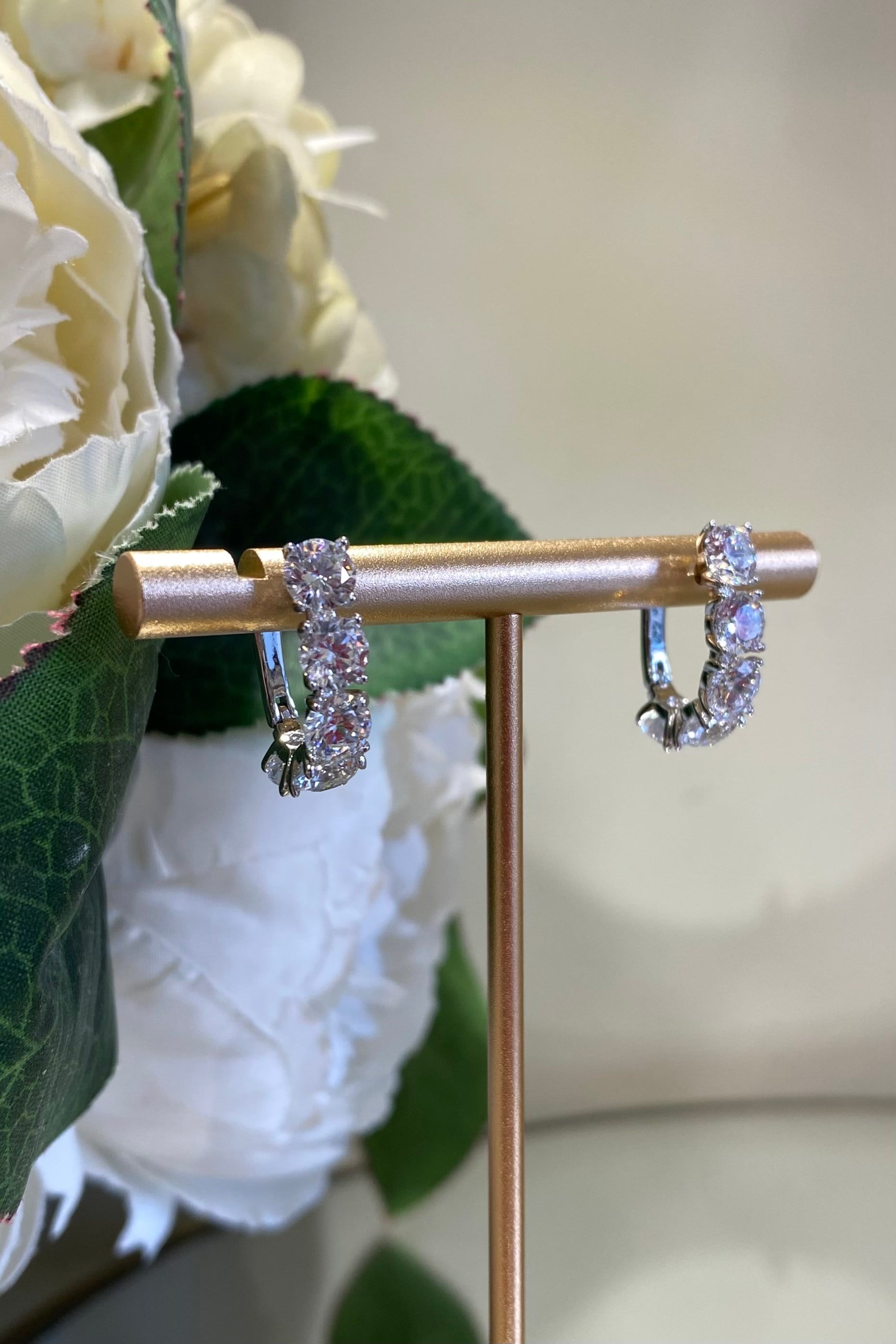 YUVARLAK BEŞTAŞ OVAL KÜPE