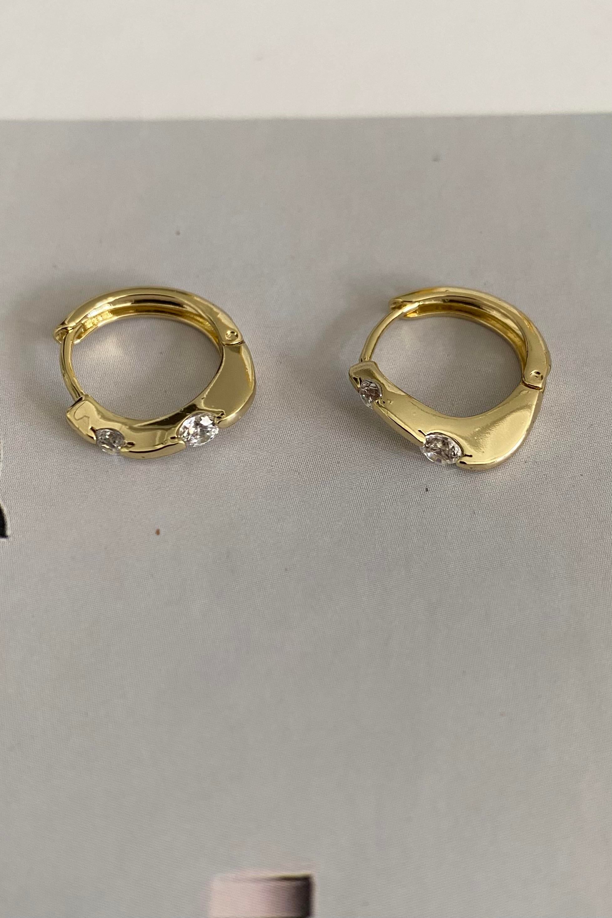 KIVRIM TAŞ DETAYLI HALAK KÜPE