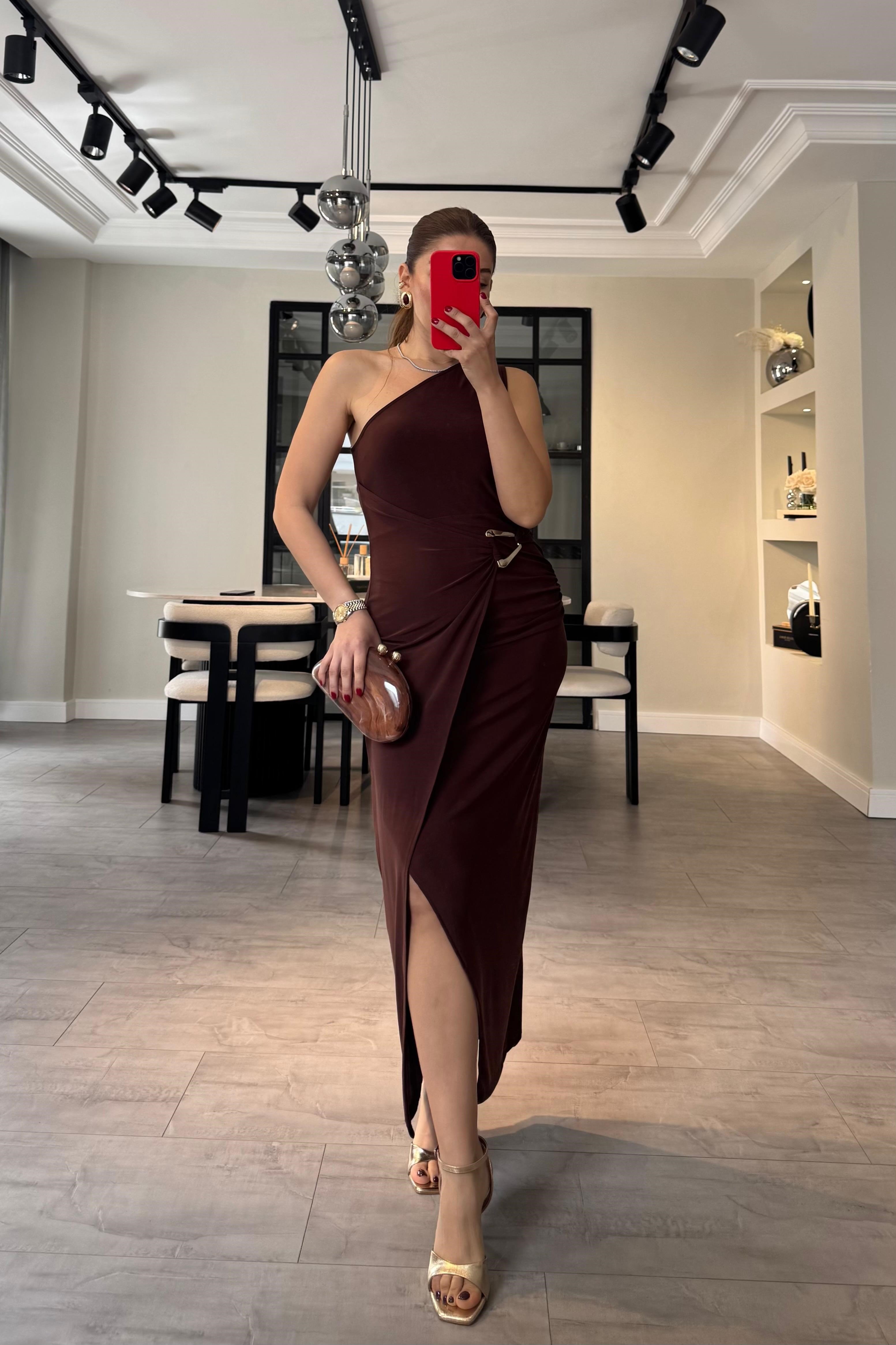 TEK OMUZ GOLD TOKALI YIRTMAÇLI ELBİSE/7201