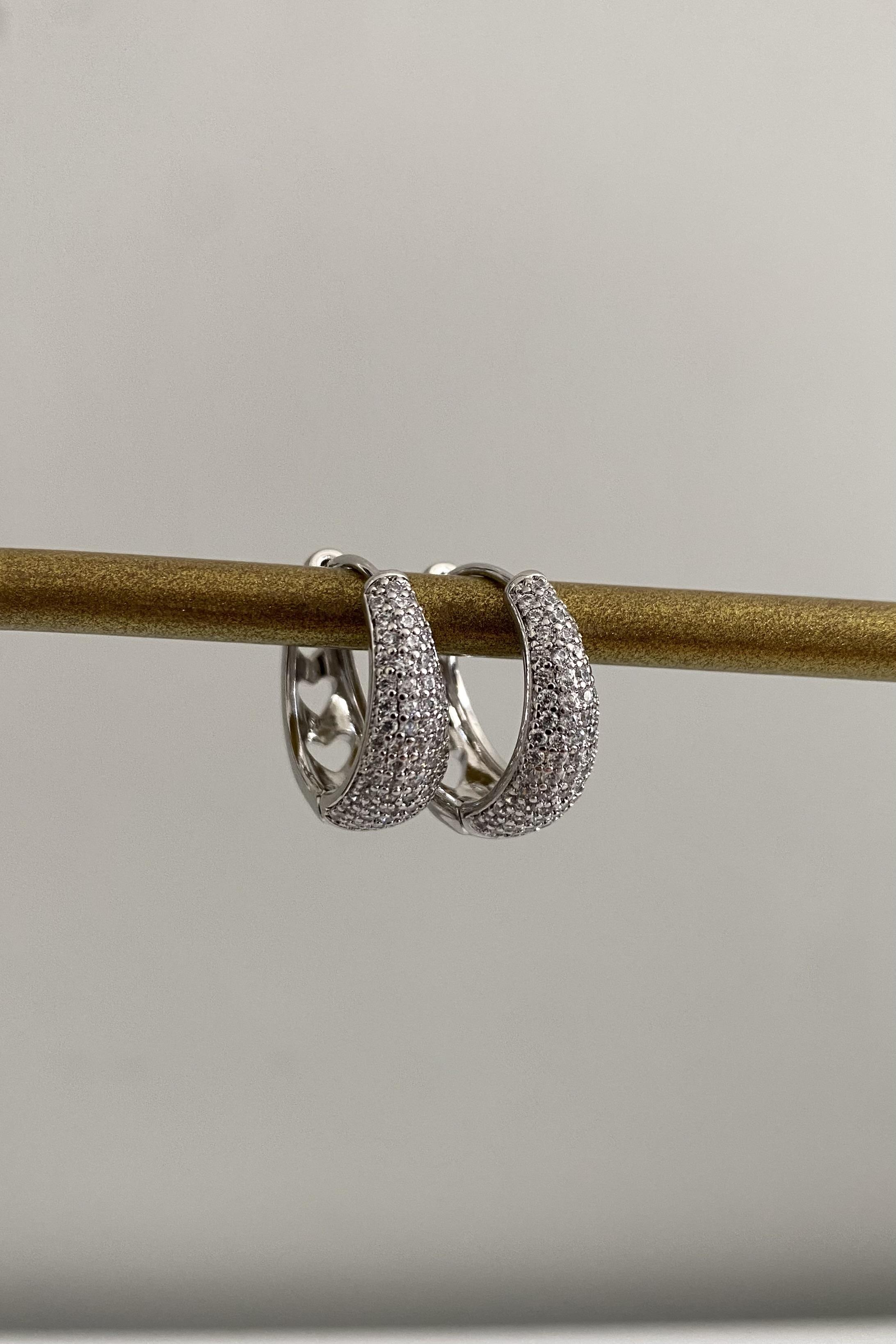 DAMLA ZİRKON TAŞLI HALKA KÜPE 1.7 CM