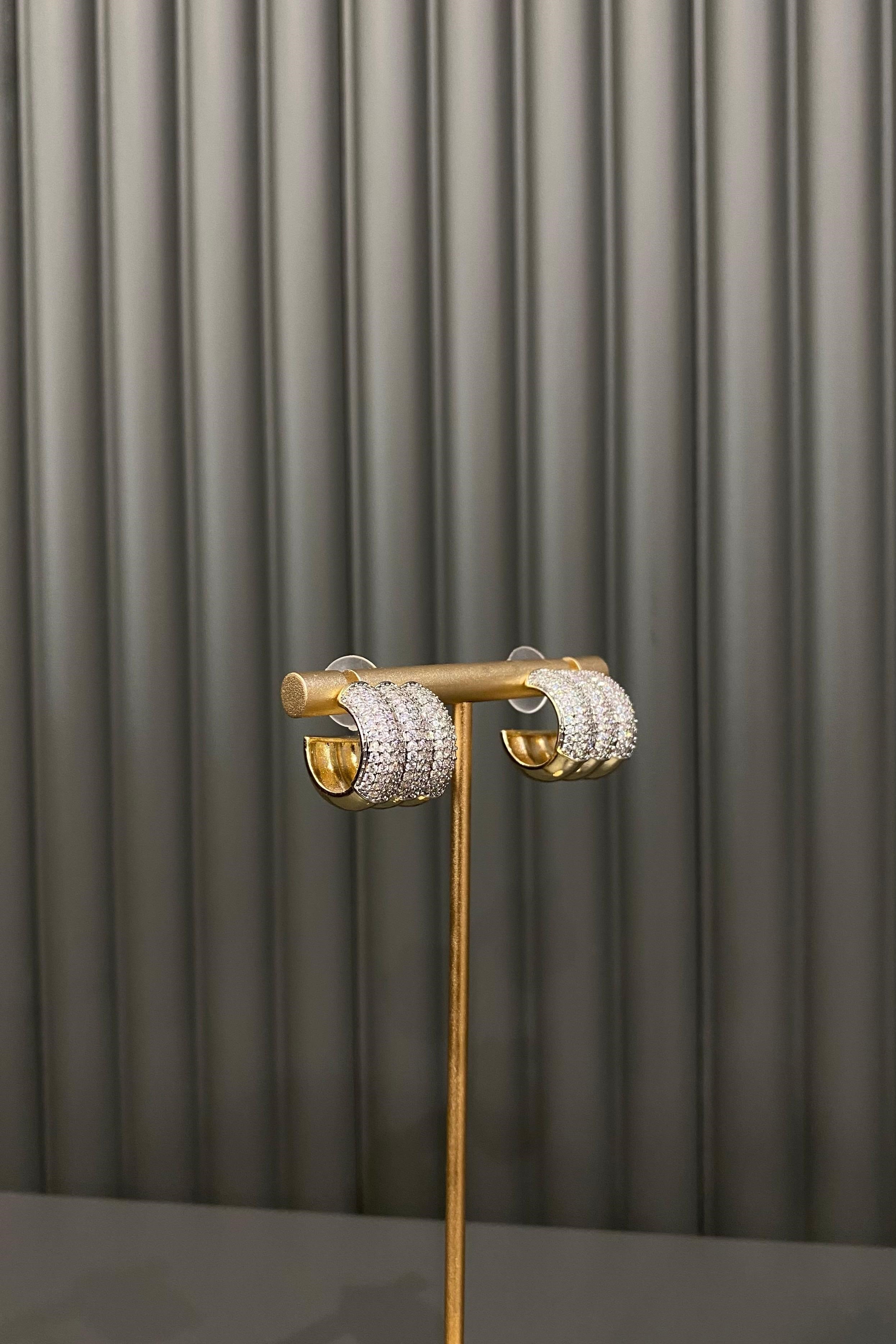 ÜÇ ÇİZGİ TAŞLI HALKA KÜPE