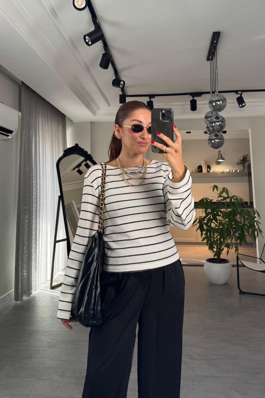 YUVARLAK YAKA ÇİZGİLİ TRİKO BLUZ