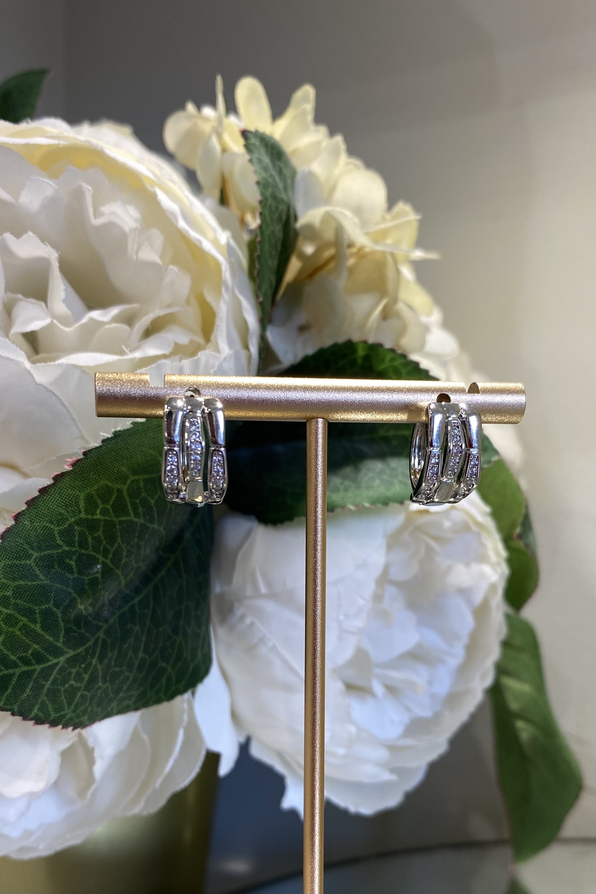 IZGARA TAŞLI HALKA KÜPE