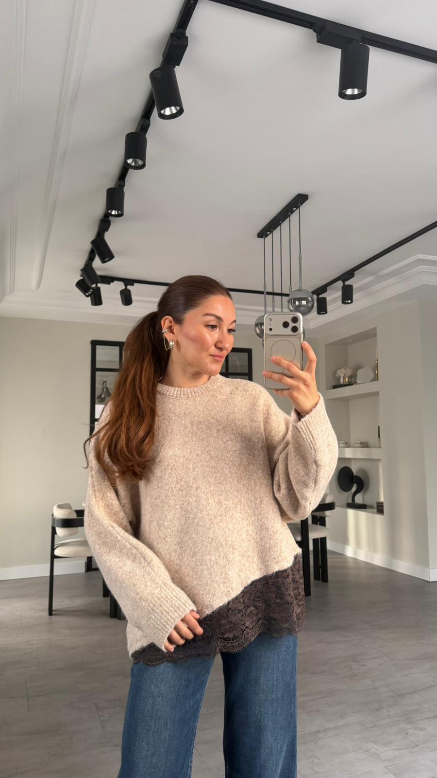 ALTI DANTELLİ YUMOŞ KAZAK