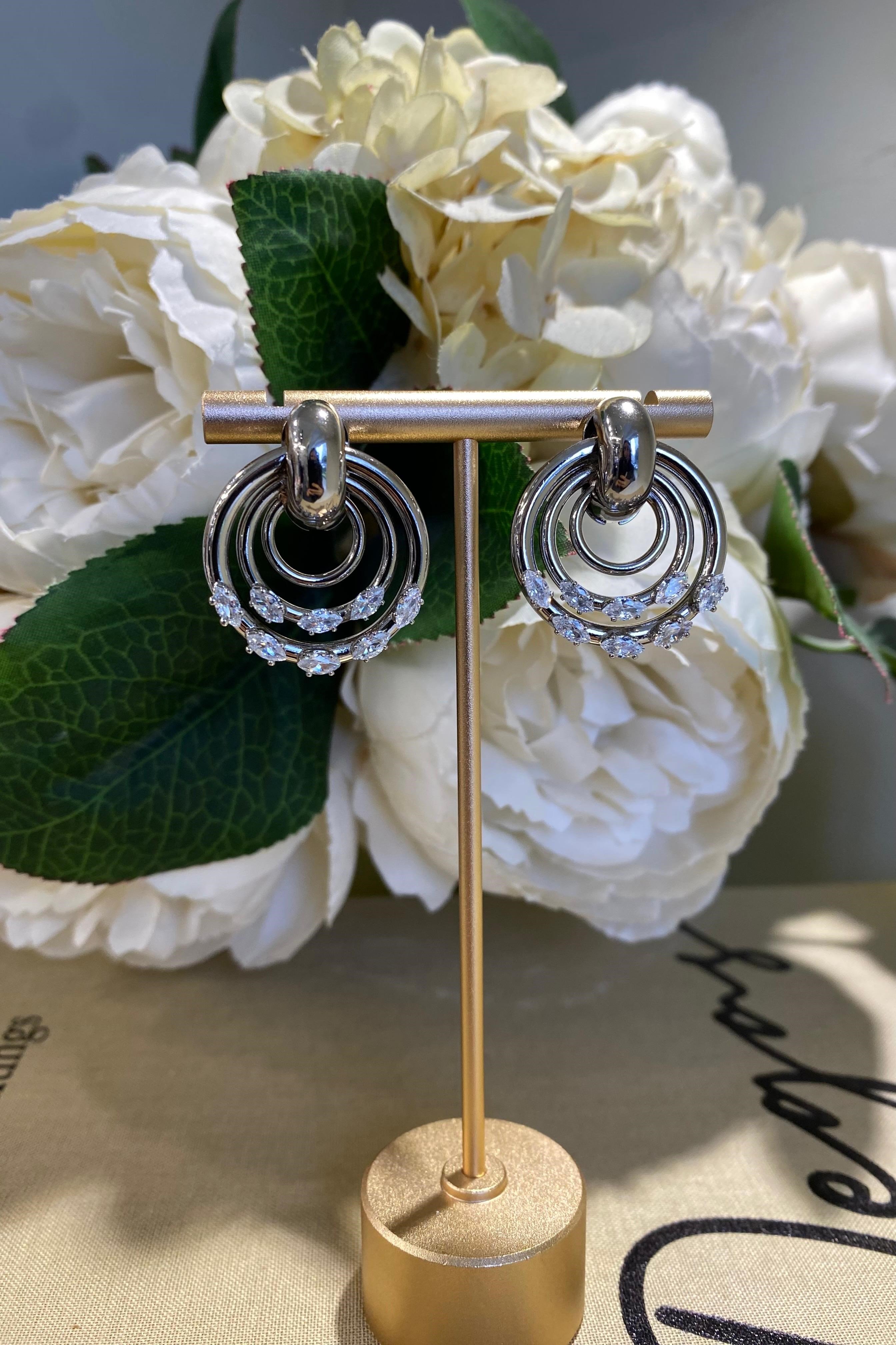 DAMLA TAŞ DETAY DÖNENCE KÜPE