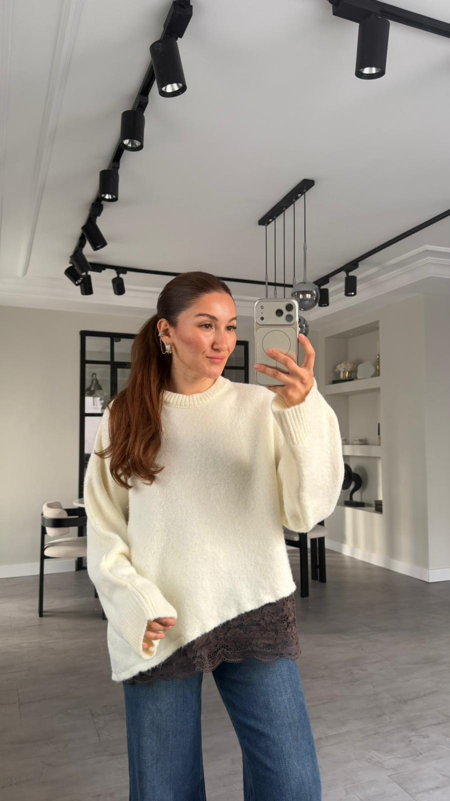 ALTI DANTELLİ YUMOŞ KAZAK